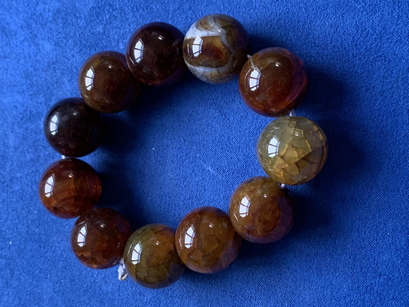 《竞宝斋》第475场 周日，周一 2场连拍 （全场包邮）欢迎送拍 四串一组 各种石材手串 最大手串珠子直径约20mm 白色珠子直径约15mm