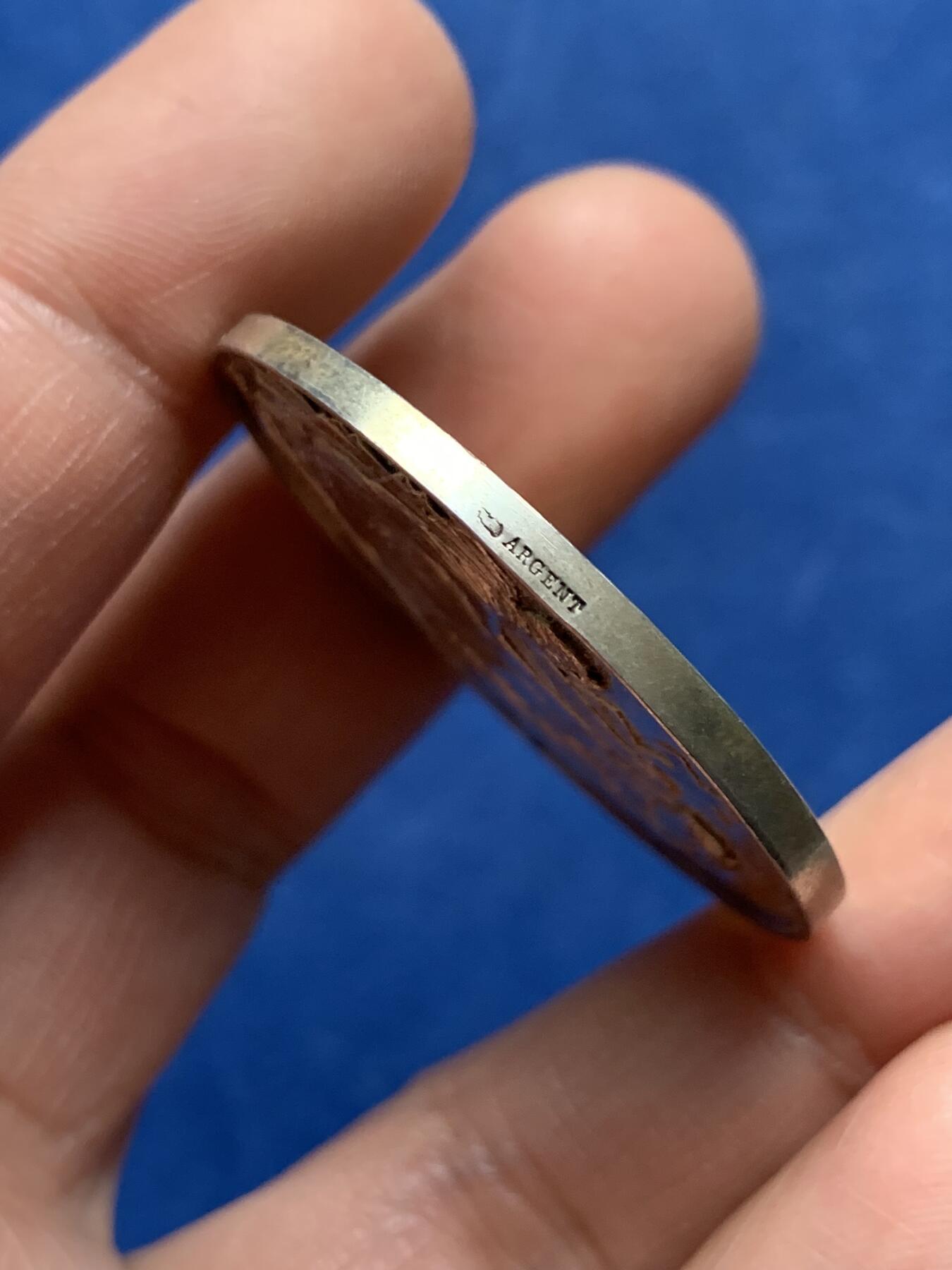 《竞宝斋》第475场 周日，周一 2场连拍 （全场包邮）欢迎送拍 法国结婚纪念银章，25.43g，39.1mm，丰饶角边铭，状态不错，大直径，背面手工刻字