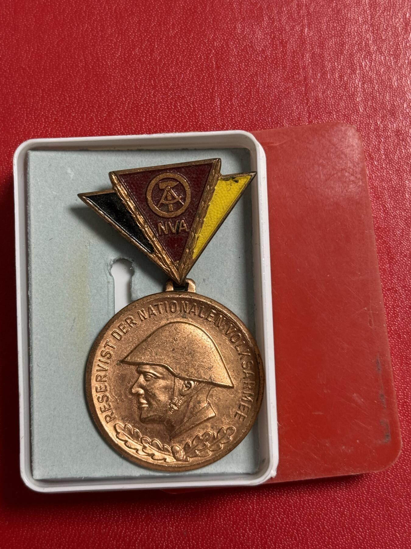 韵星假日军品类拍卖第50期 民主德国铜级人民军预备役优秀服务奖章带原盒