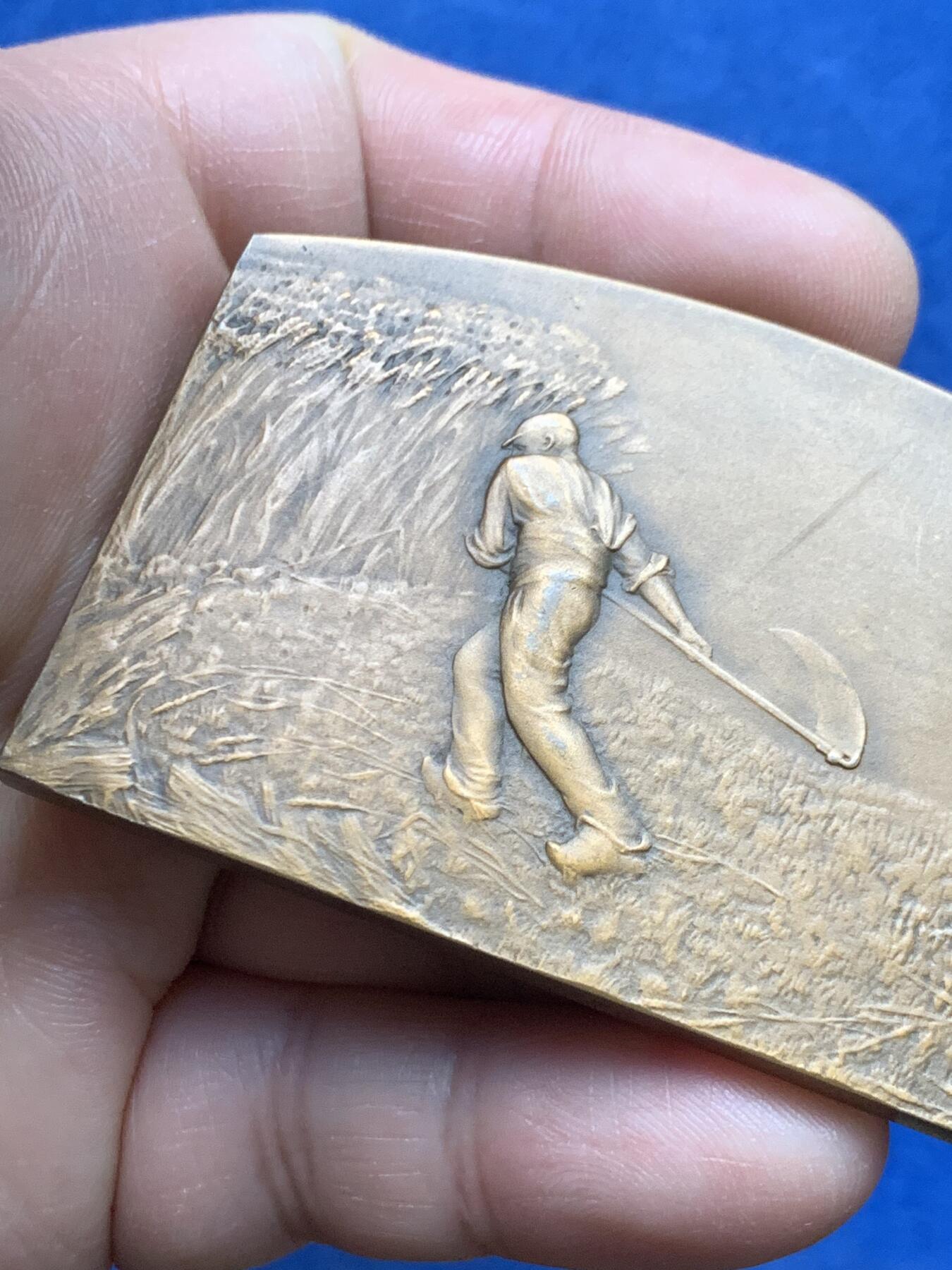 《竞宝斋》第475场 周日，周一 2场连拍 （全场包邮）欢迎送拍 法国田园风光-农忙耕作方型大铜章 92.6克 43*69.2mm 丰饶角铜标