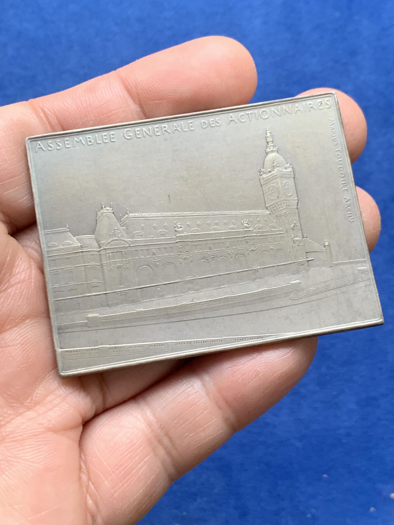 《竞宝斋》第475场 周日，周一 2场连拍 （全场包邮）欢迎送拍 名家罗蒂作 法国里昂地中海铁路公司股东大会纪念方型银章 60克 44.6*59mm 丰饶角银标 好品稀有 细节到位