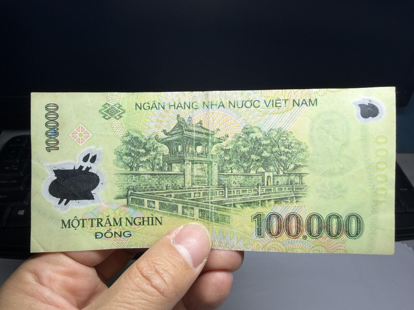 2026年集古藏今外币拍卖第三期-第10场—（总第320拍-纸币专场），本期拍完结算一次，发货时间2-3天，休息几天后继续新的一期拍卖。 越南10盾塑料钞