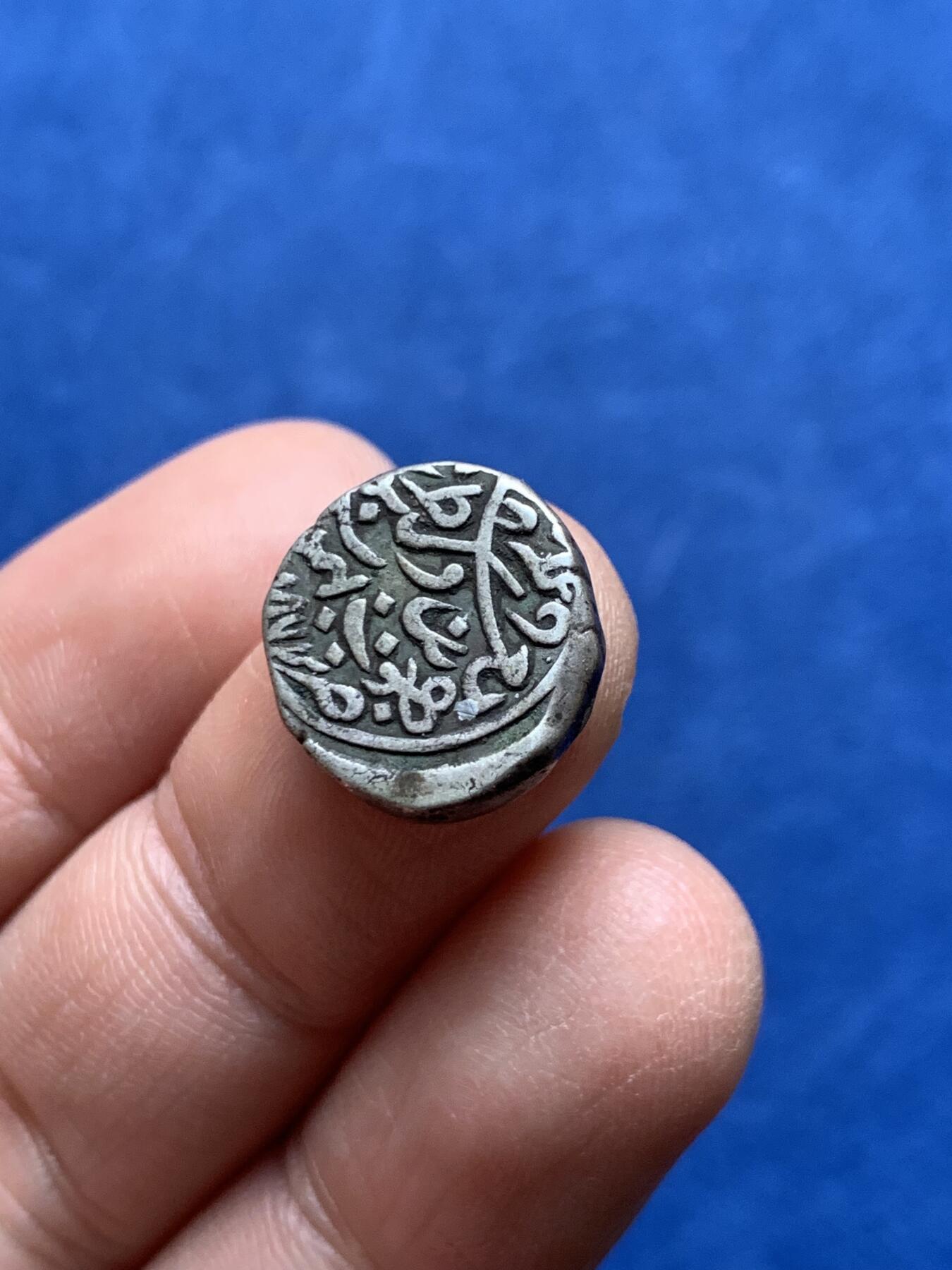 《竞宝斋》第475场 周日，周一 2场连拍 （全场包邮）欢迎送拍 印度卡其邦1862（1920）年1/2kori银币，重约4.6克，少见小面值，年份清晰