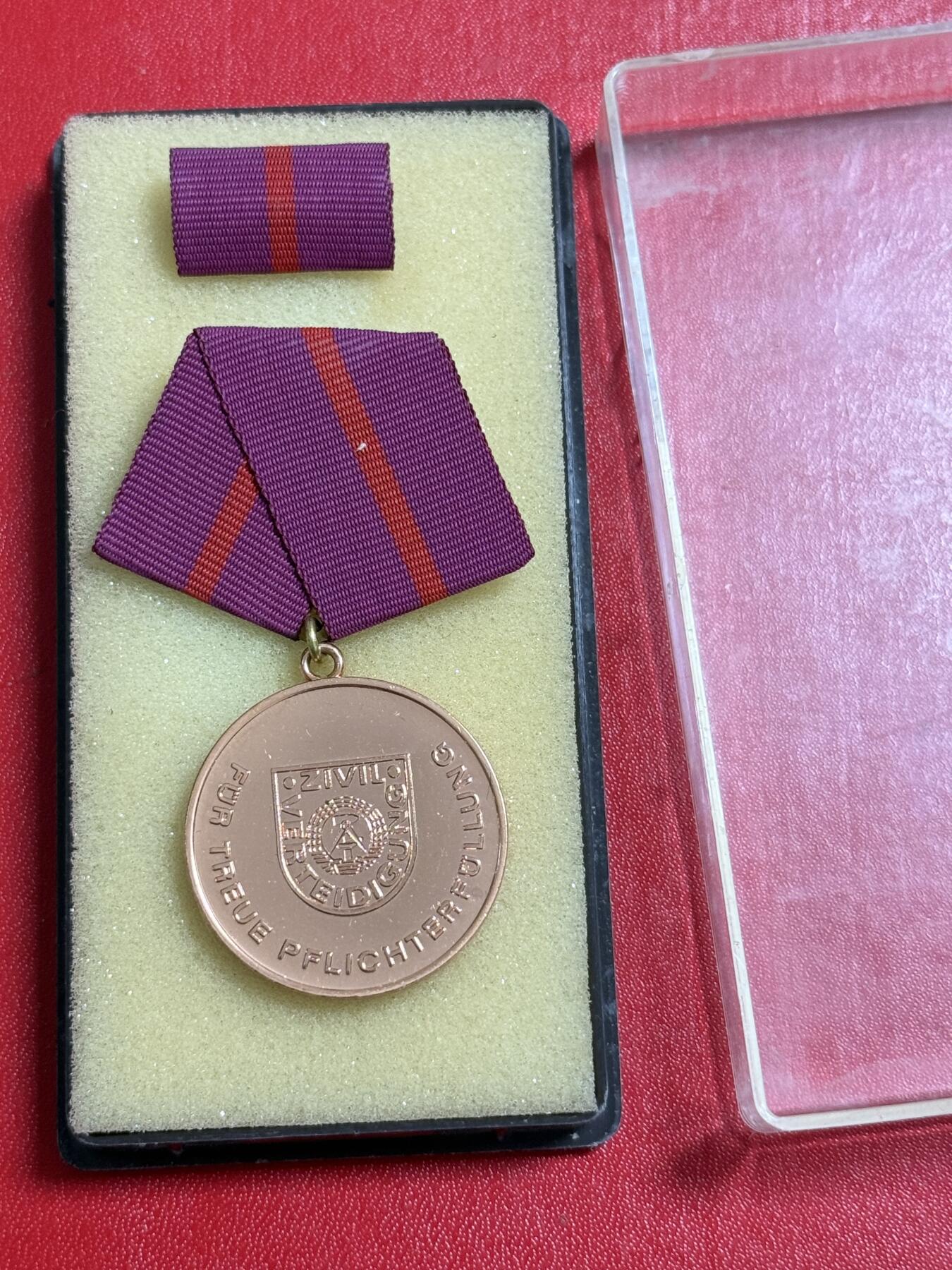 韵星假日军品类拍卖第50期 民主德国铜级民防忠诚服务奖章带原盒略