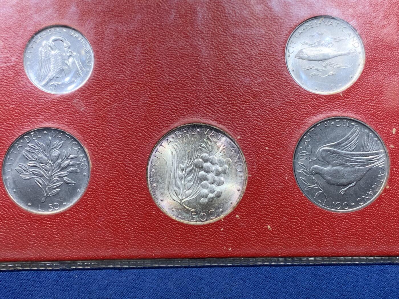 《竞宝斋》第475场 周日，周一 2场连拍 （全场包邮）欢迎送拍 梵蒂冈八枚装套币 带1枚500里拉银币