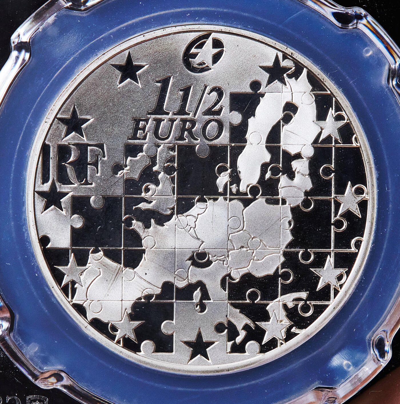 【俄甄集藏】2026年(050)04-01星期三 晚 19:30 全场包邮 法国2004年纪念欧盟东扩1.5欧元精制银币，信泰 PF70UC，重22.2克，900银，发行量40000枚