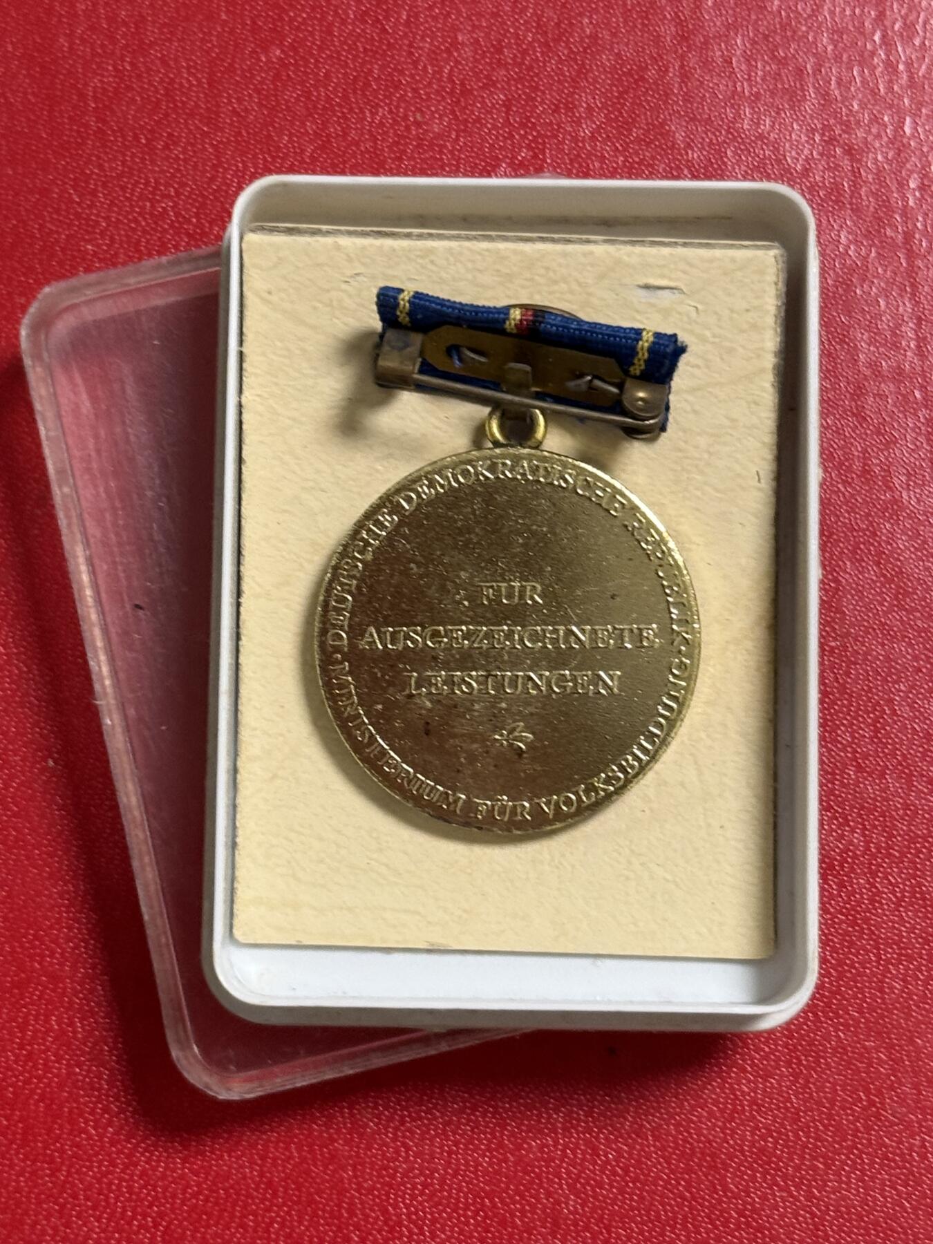 韵星假日军品类拍卖第50期 民主德国金级莱辛奖章带原盒