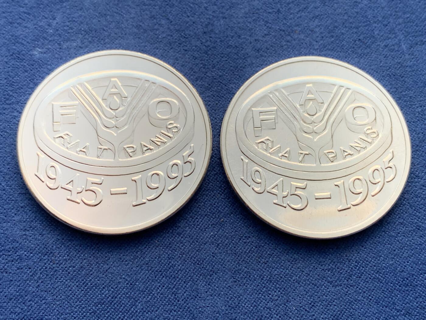 《竞宝斋》第475场 周日，周一 2场连拍 （全场包邮）欢迎送拍 两枚一组 罗马尼亚1995年联合国粮食及农业组织成立50周年100列伊纪念银币 925银 总重54.5克