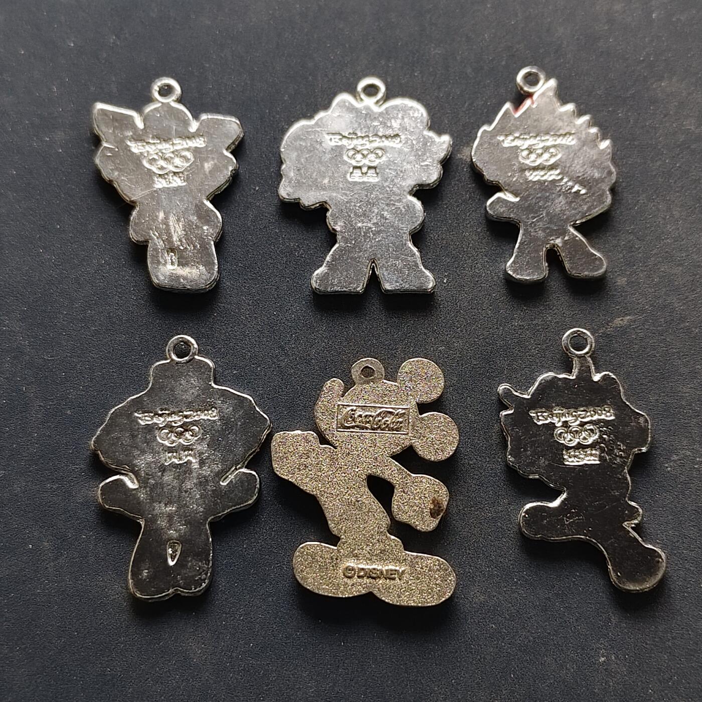 【全场包邮】纯粹捡漏拍516场【专场】 【杂件】日本迪士尼可口可乐纪念章+5枚北京奥运会徽章一组