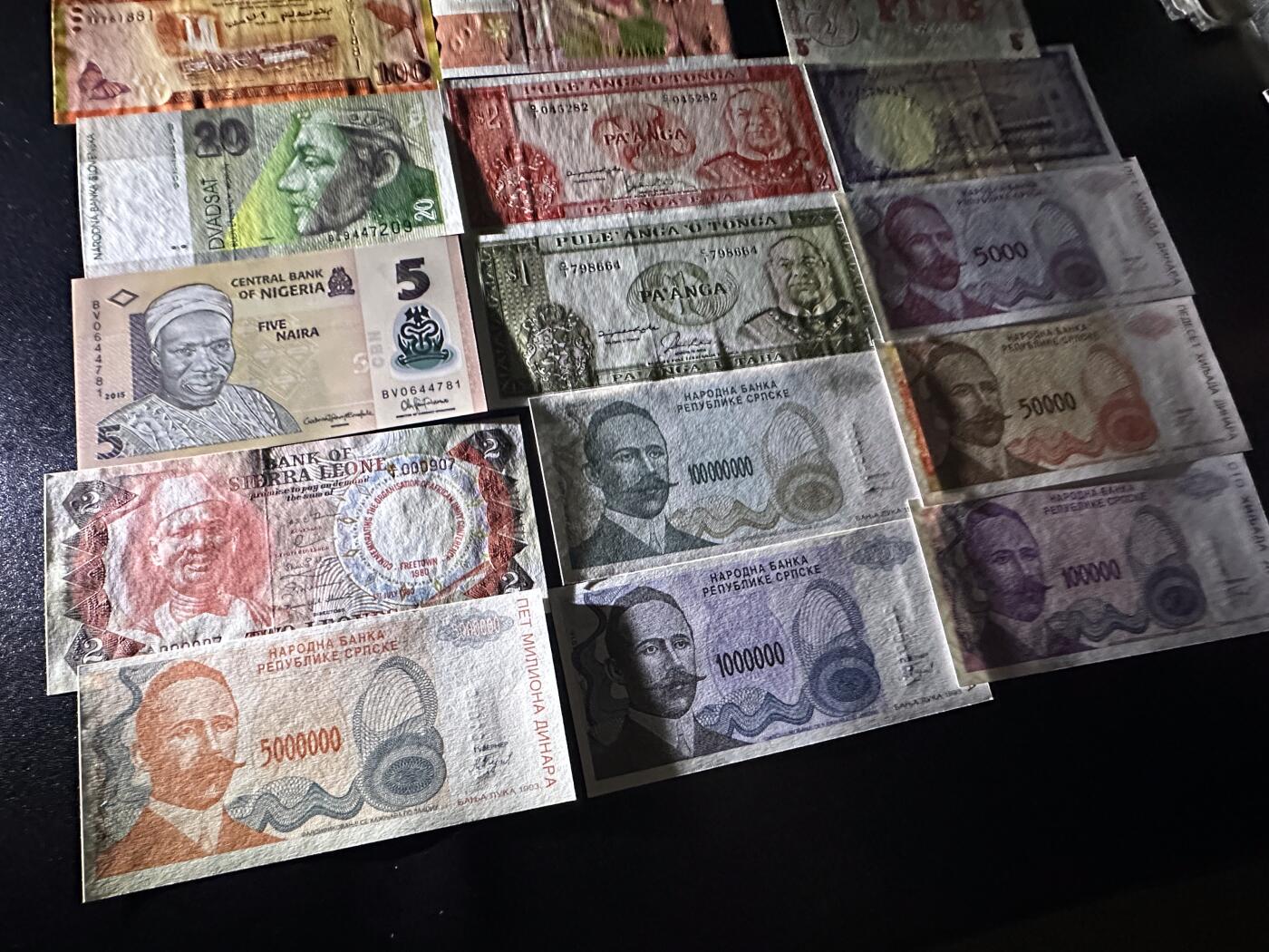 《外钞收藏家》第六百二十二期（精品场）（长期征集拍品、欢迎藏友们联系合作） 斯里兰卡、斯洛文尼亚、汤加等国家17张一起 只有2张非全新 其他全新UNC