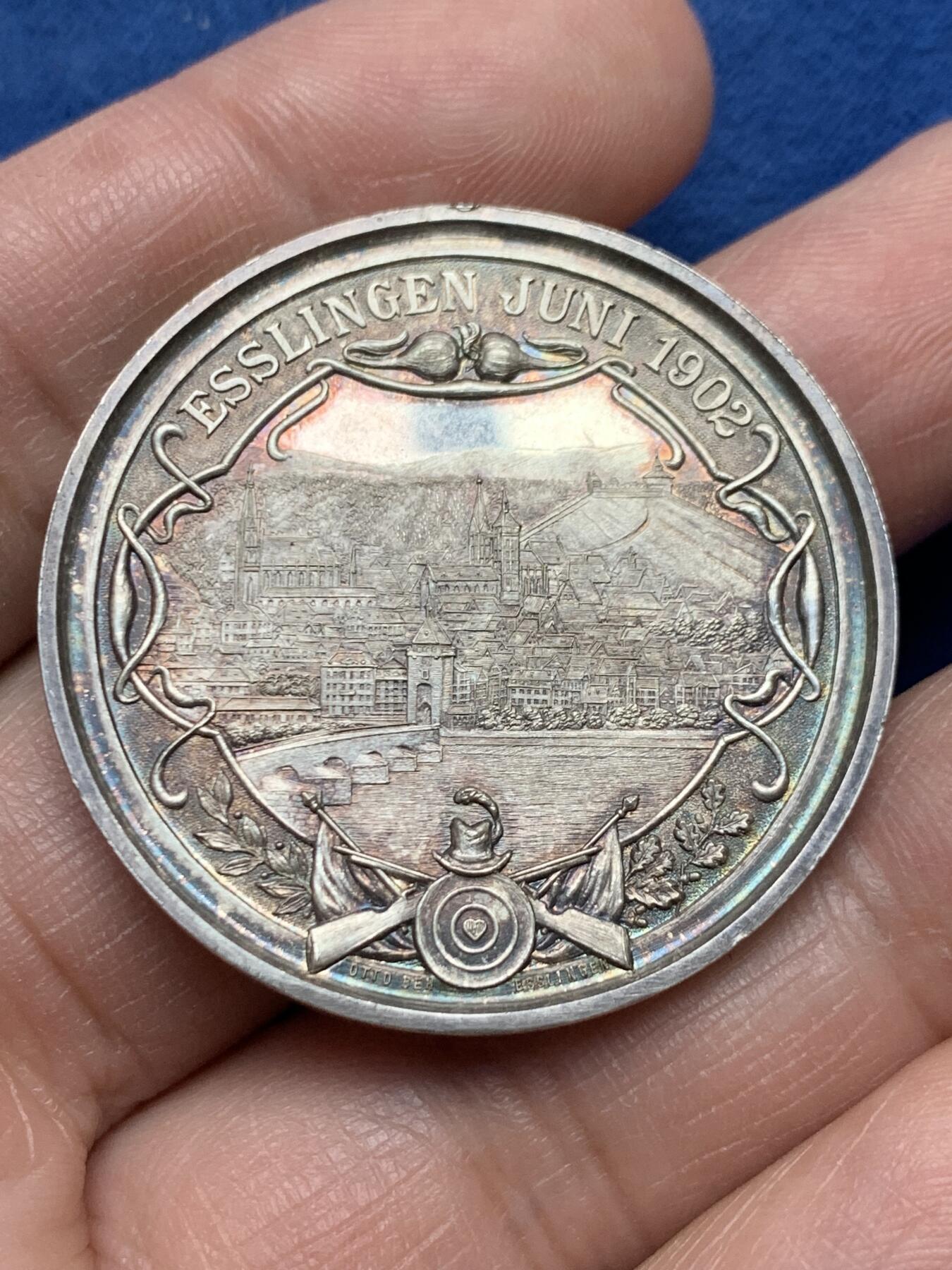 《竞宝斋》第475场 周日，周一 2场连拍 （全场包邮）欢迎送拍 1902年德国埃斯林根射击节银章 十分少见的小射击节 21.5克 37.8mm 边有打磨痕迹 细节见图