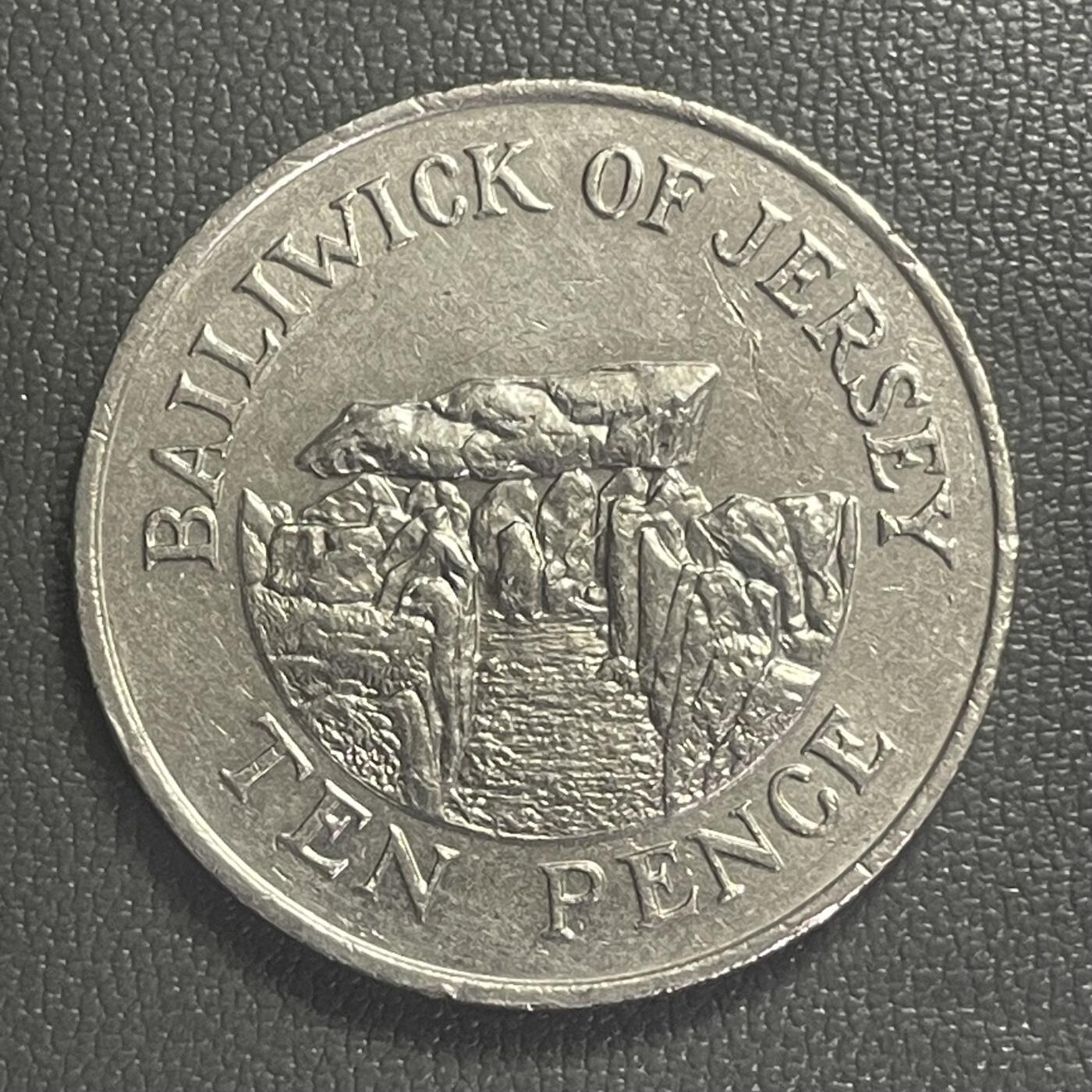 回流0406 英属泽西岛1986年10便士 发行量40W 泽西岛著名地质景观“魔鬼洞（Devil's Hole）”