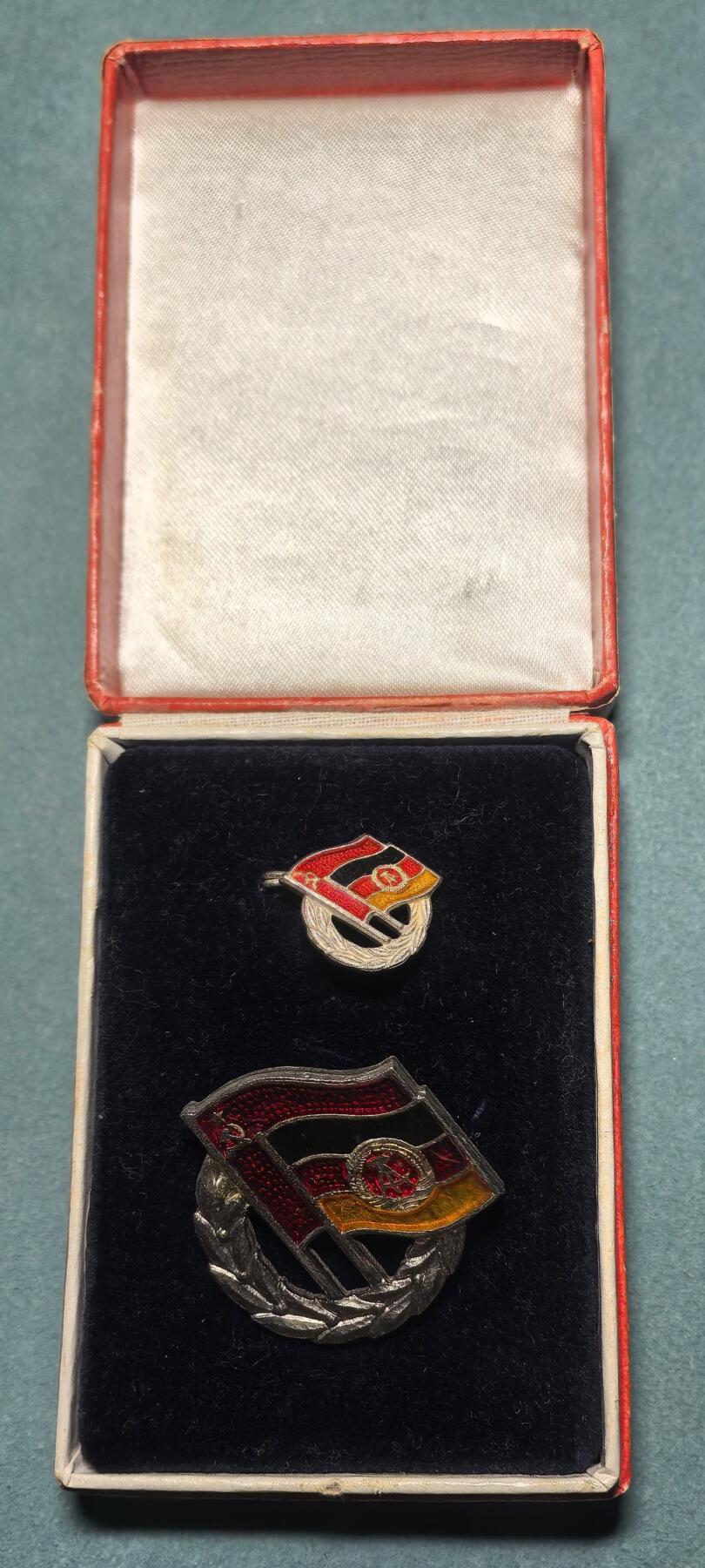 盛世勋华——号角文化勋章邮票专场拍卖第311期 东德银级苏德友好证章 原盒带迷你章