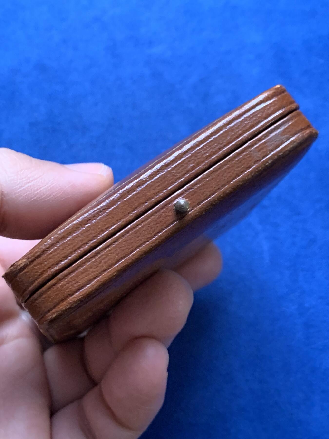 《竞宝斋》第475场 周日，周一 2场连拍 （全场包邮）欢迎送拍 英国20世纪初伦敦理工技术学院圣乔治屠龙铜奖章，上书铭文“主即吾等之力量”，授予建筑绘图比赛的冠军S.T.PUZEY。43.6克，44.7mm。