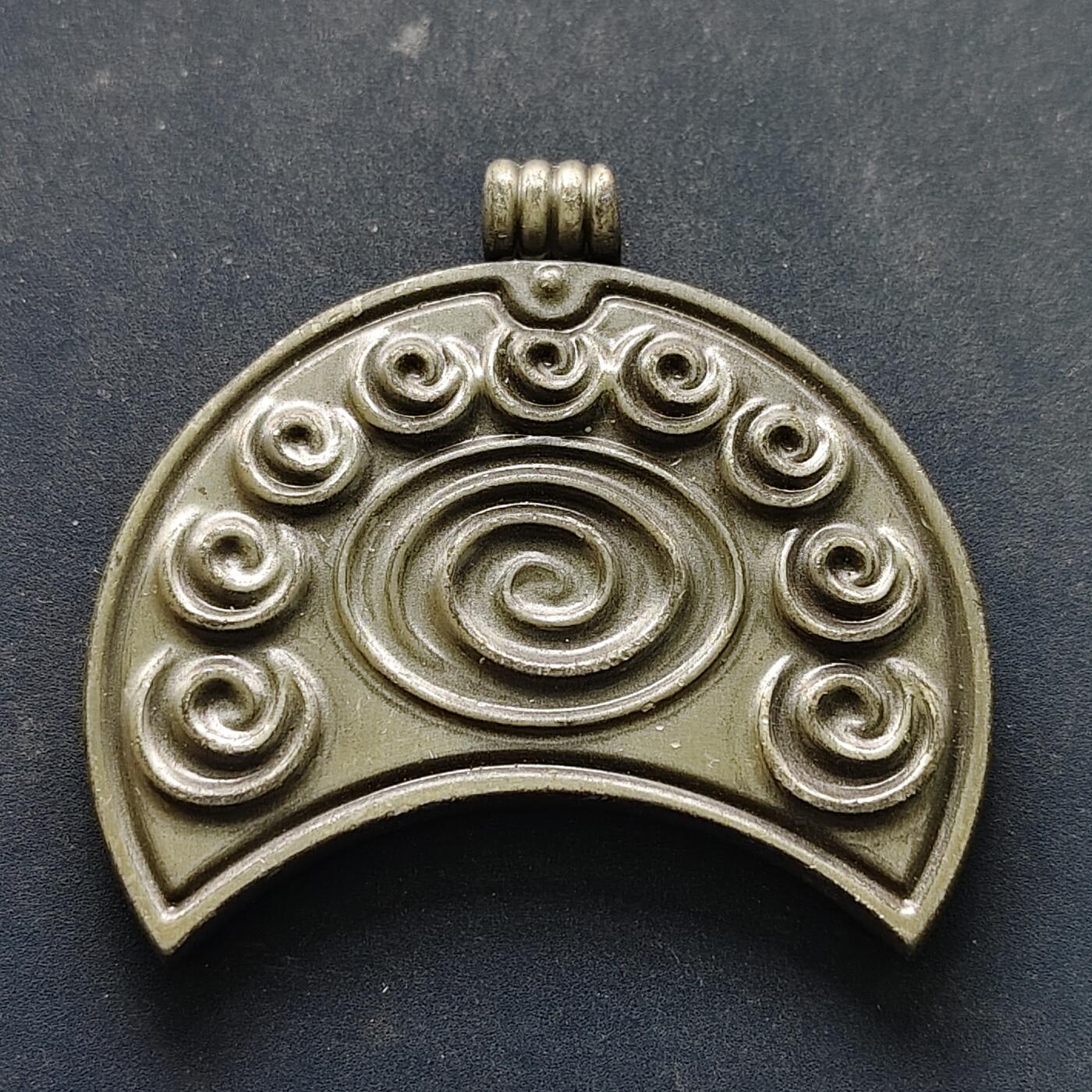 【全场包邮】纯粹捡漏拍516场【专场】 【杂件】月牙形卷纹挂件