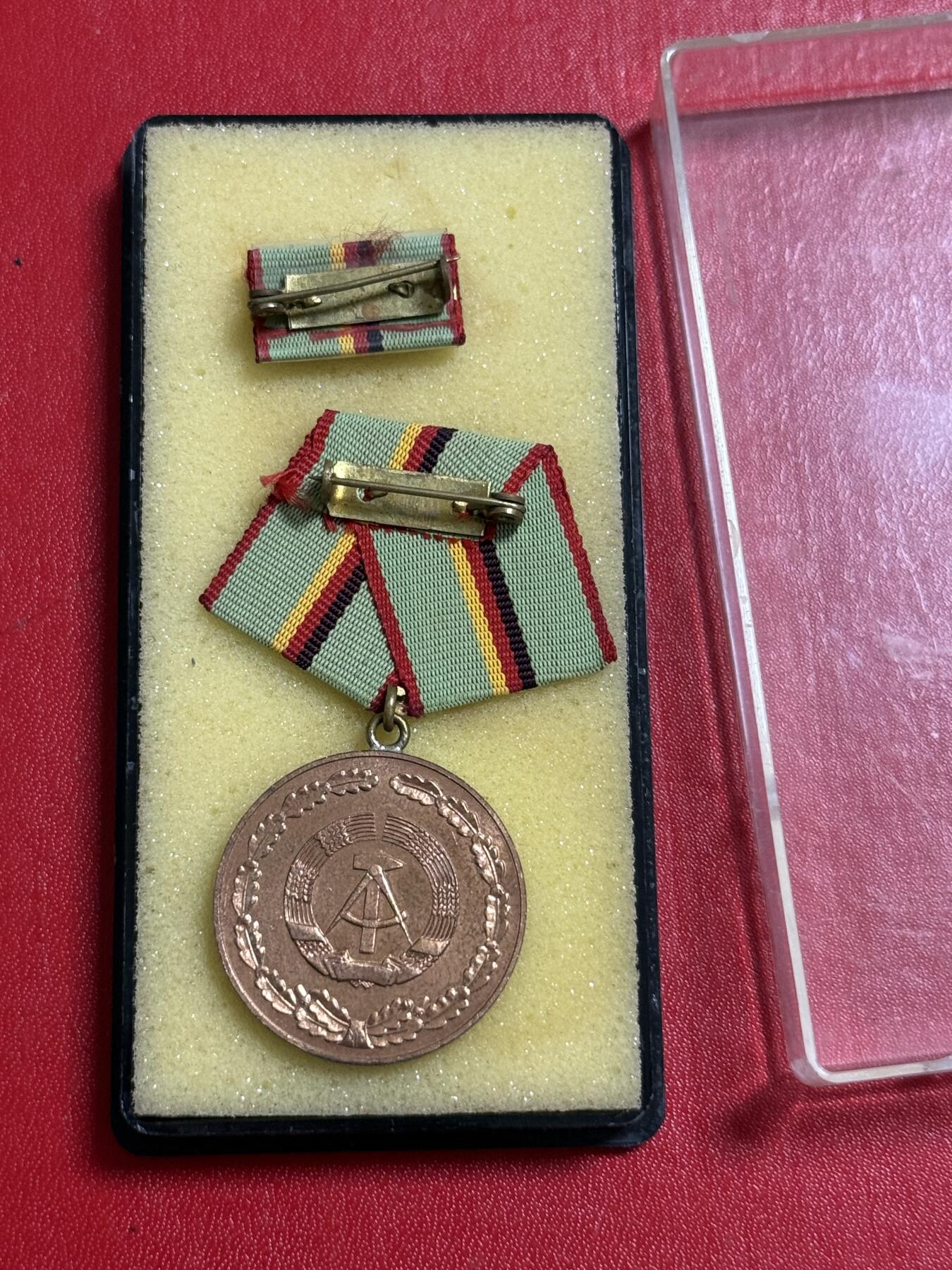 韵星假日军品类拍卖第50期 民主德国铜级内务部功绩服务奖章带原盒略