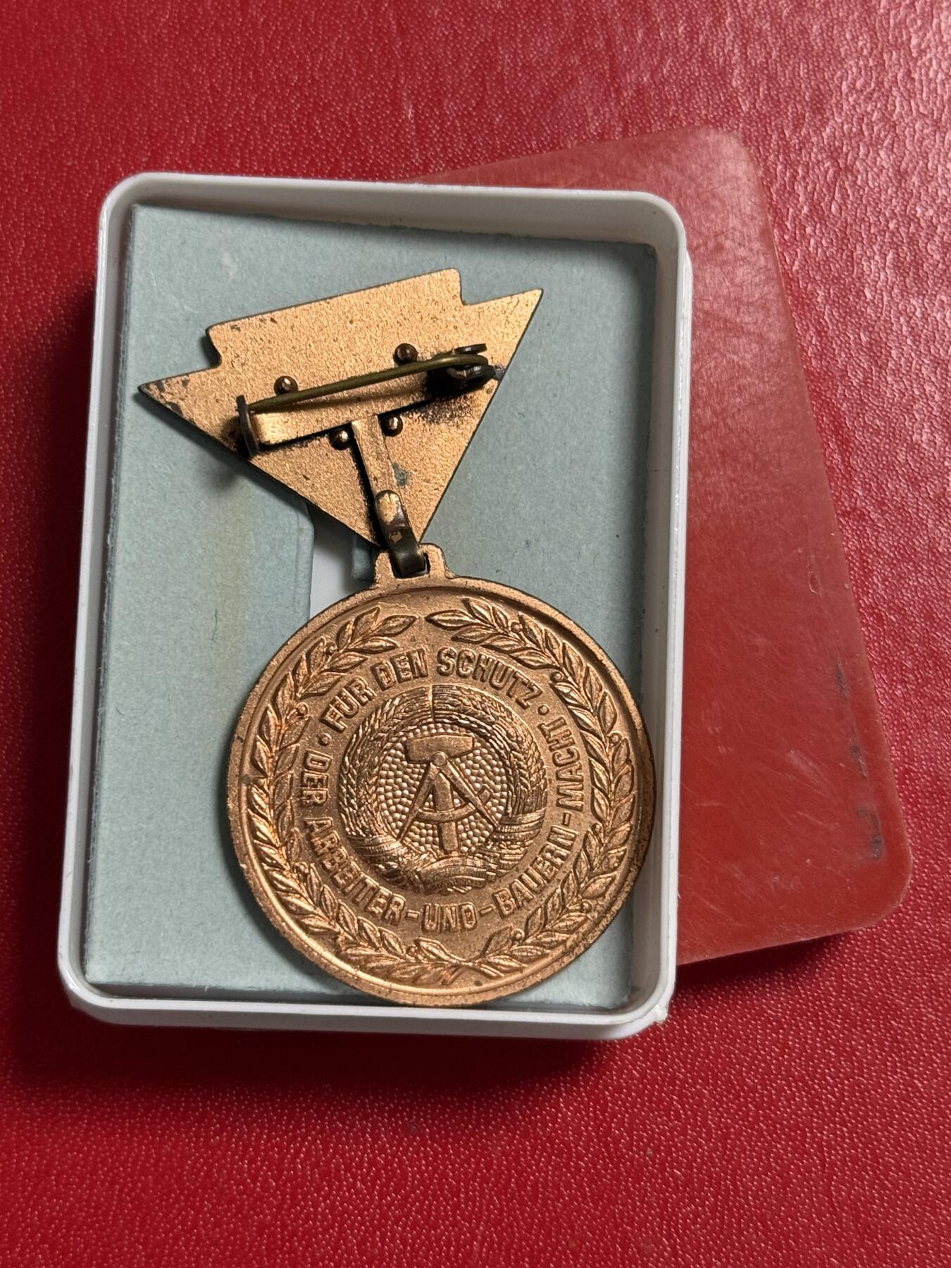 韵星假日军品类拍卖第50期 民主德国铜级人民军预备役优秀服务奖章带原盒