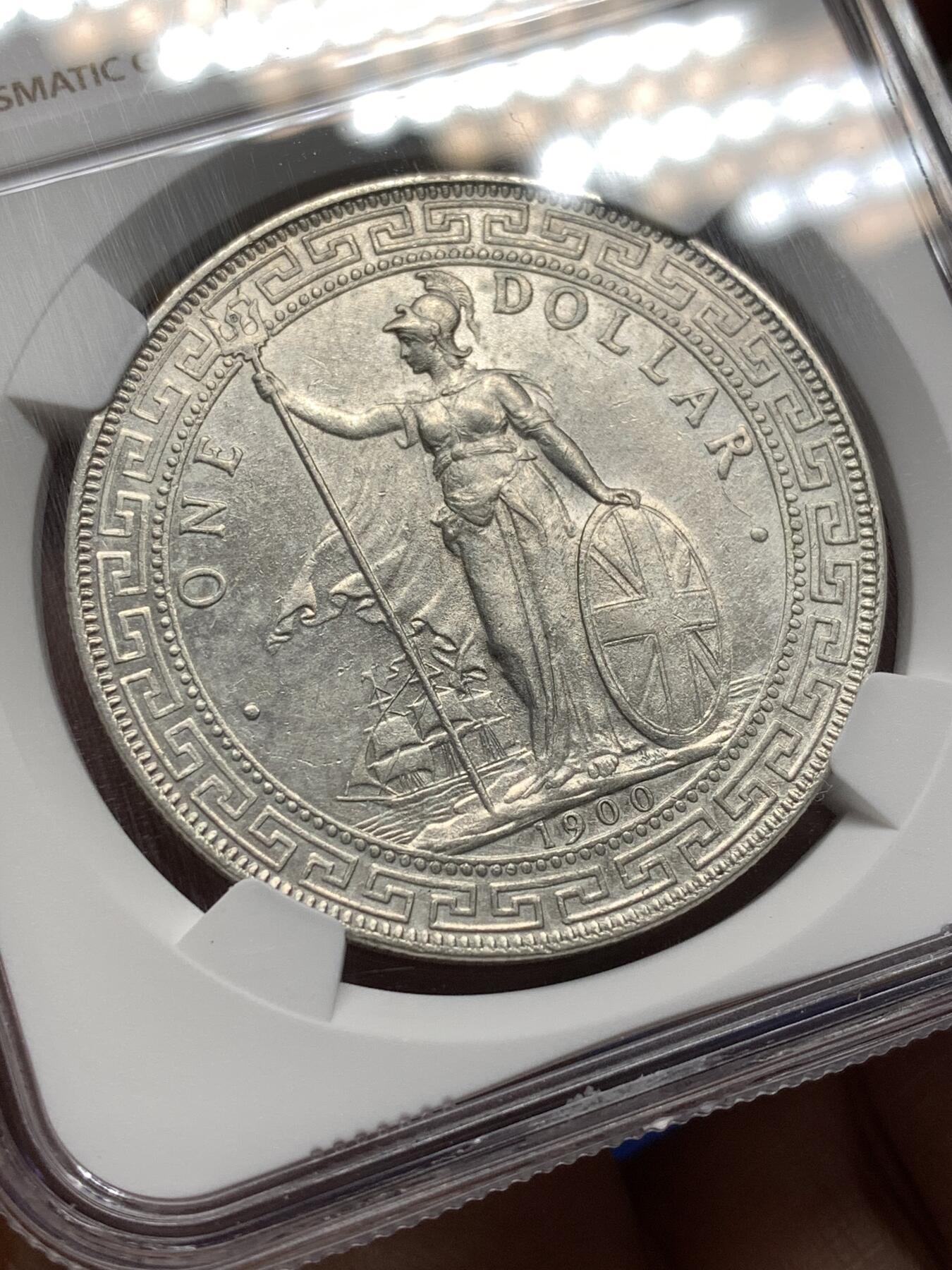 《竞宝斋》第475场 周日，周一 2场连拍 （全场包邮）欢迎送拍 NGC AU 英国 1900/000 B 站洋 壹圆大银币 最稀有的骑字版本 即使没分也少见 2021年AU58成交高达7.2W