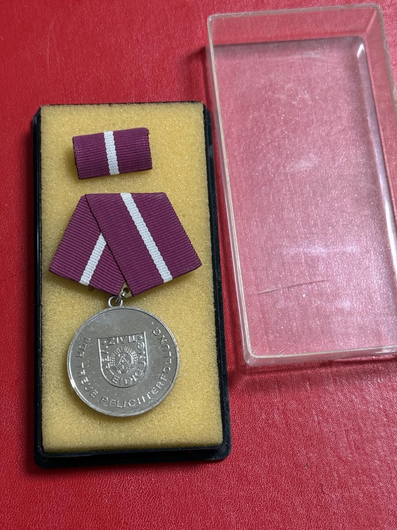 韵星假日军品类拍卖第50期 民主德国银级民防忠诚服务奖章带原盒略