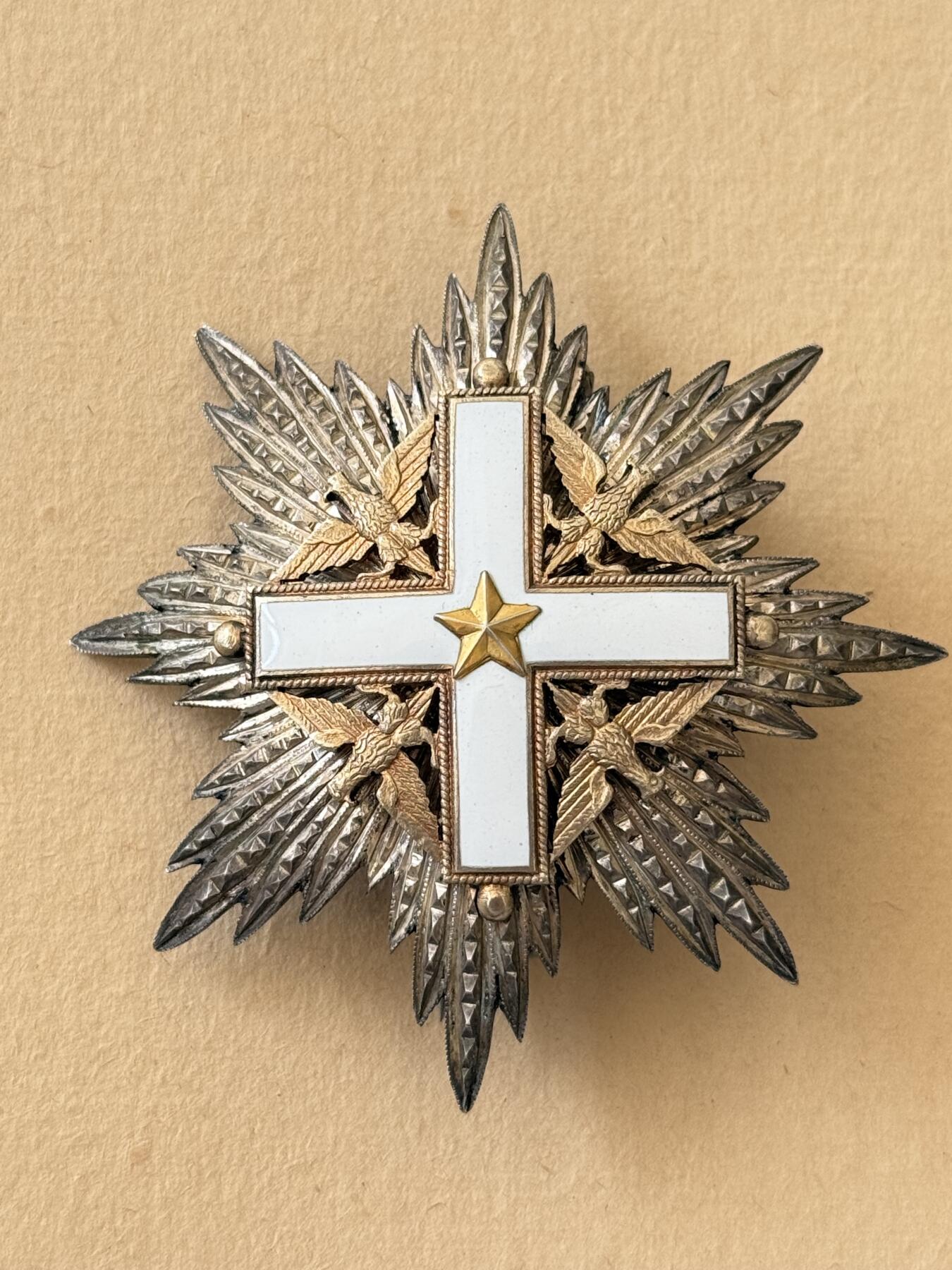 云宸嘉赏-勋臻文献佳藏优品精选场次（低佣 转发佣金红包） 意大利共和国国家功勋勋章大军官级星芒章  银质 品相很好