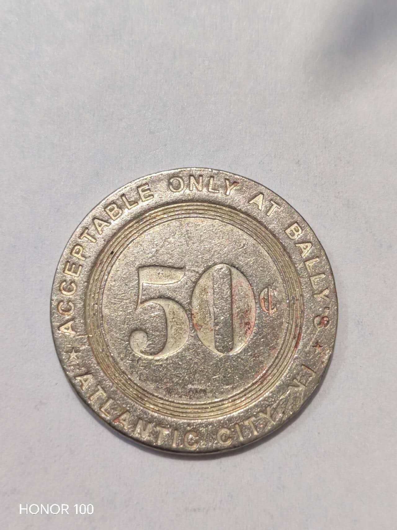 纪念章/纪念币 美国新泽西州大西洋城Bally's Park Place赌场的50美分（Fifty Cent）游戏代用币（Gaming Token），属于大西洋城老牌赌场的小额代币藏品。- 材质为铜镍合金（Cu-Ni），直径约27mm，符合大西洋城小额代币的标准规格