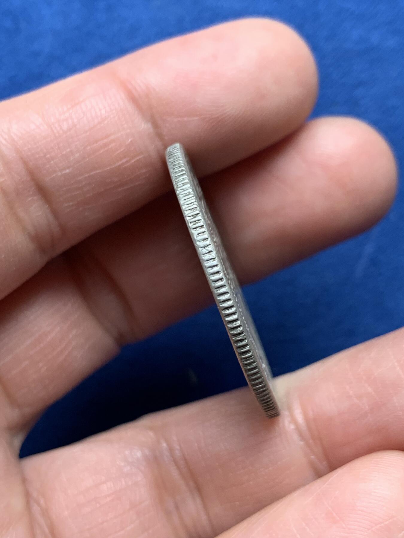 《竞宝斋》第475场 周日，周一 2场连拍 （全场包邮）欢迎送拍 云南民国二十一年双旗半圆银币