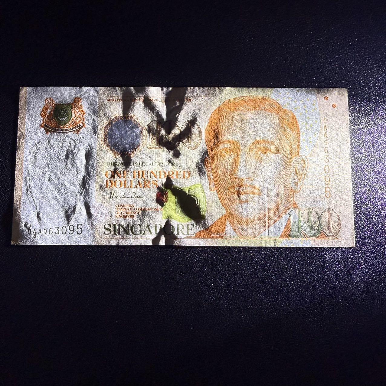 第16期 新加坡 1999年100元 0AA冠 稀少 au