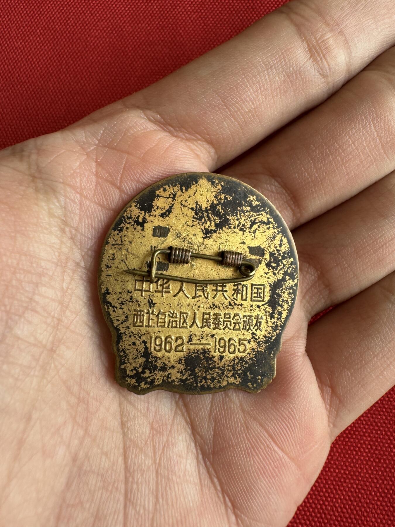 五哥徽章群   29号周日晚上八点4群联拍 铜章