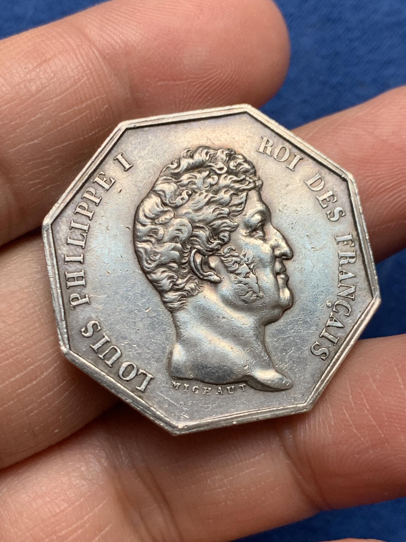 《竞宝斋》第475场 周日，周一 2场连拍 （全场包邮）欢迎送拍 法国菲利普一世巴黎公证处八角银质代币，油灯边铭，18.45克，32.5mm