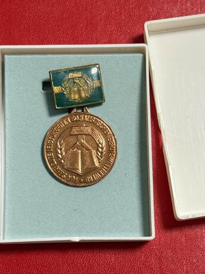 韵星假日军品类拍卖第50期 - 民主德国专业劳动竞赛优异成就奖章带原盒