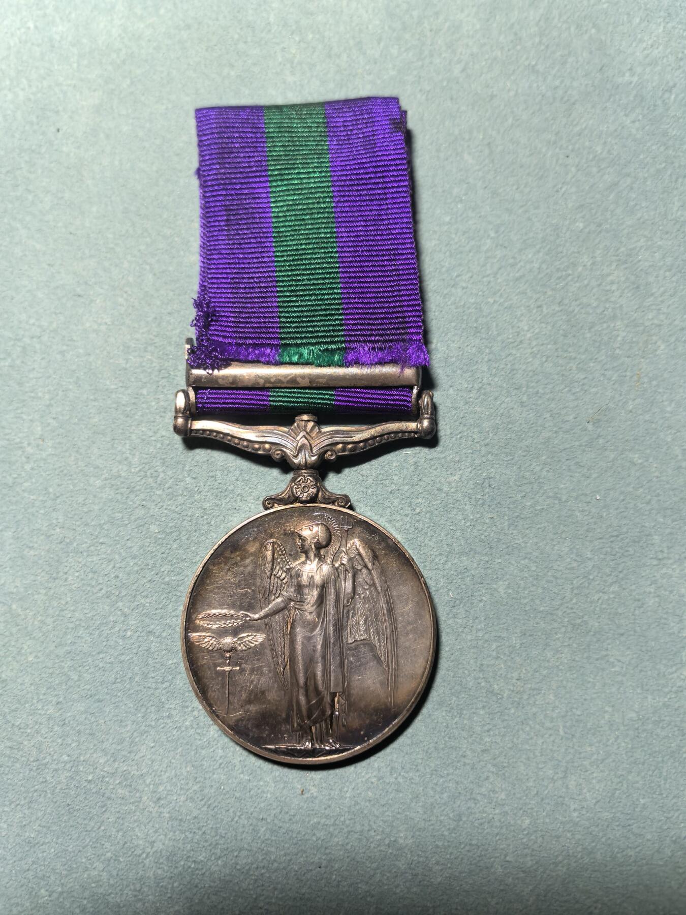 盛世勋华——号角文化勋章邮票专场拍卖第311期 英国常规服役奖章 早期乔治六世版 带马来亚条 带边铭 银制，重42克，银价700+ 授予 1945-1960年期间镇压马共的英军 少见战斗人员条