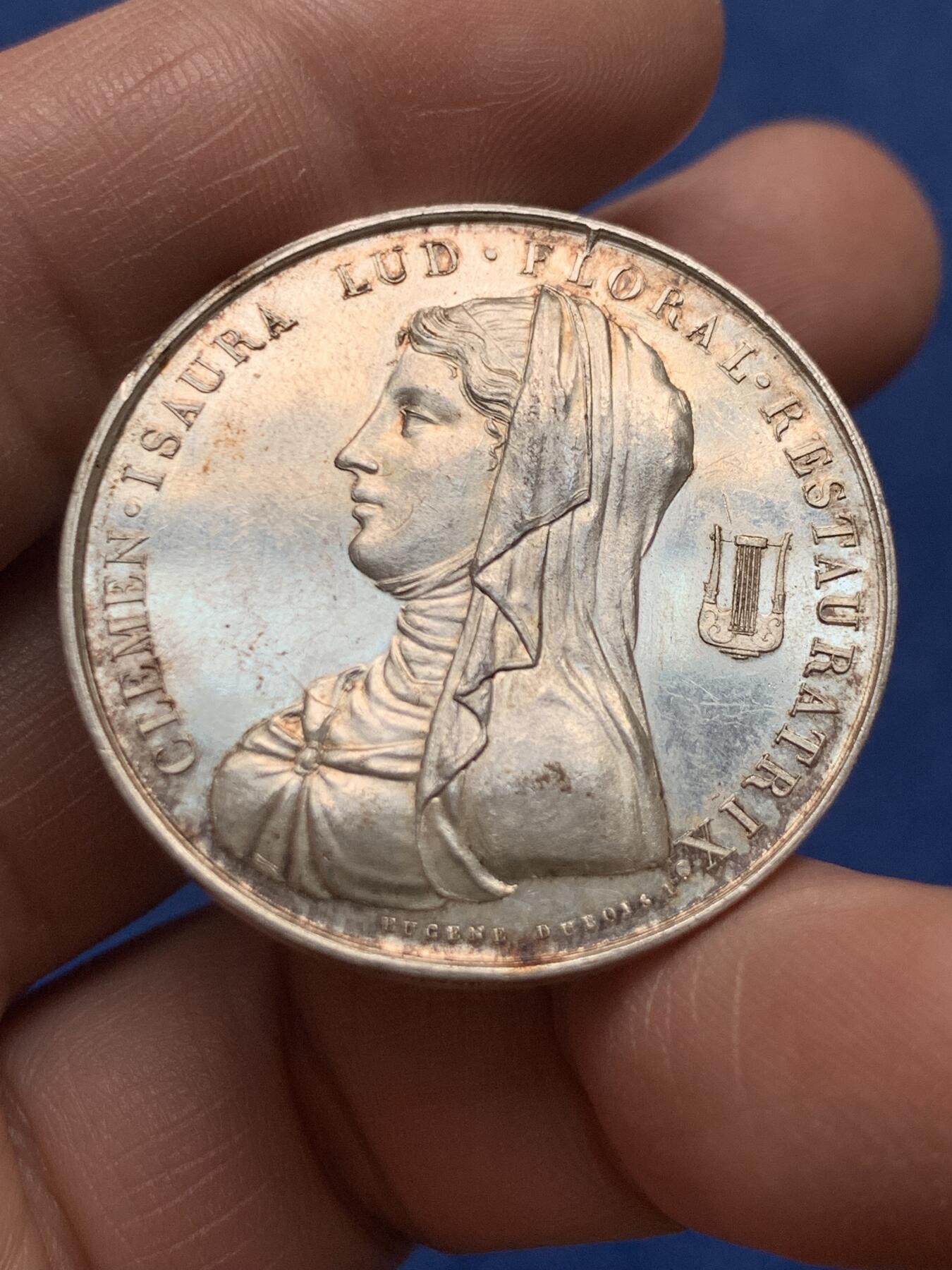 《竞宝斋》第475场 周日，周一 2场连拍 （全场包邮）欢迎送拍 法国1819年图卢兹花卉节银质代币，女诗人克莱蒙·伊索尔，17.82g，35.5mm，蜜蜂边铭