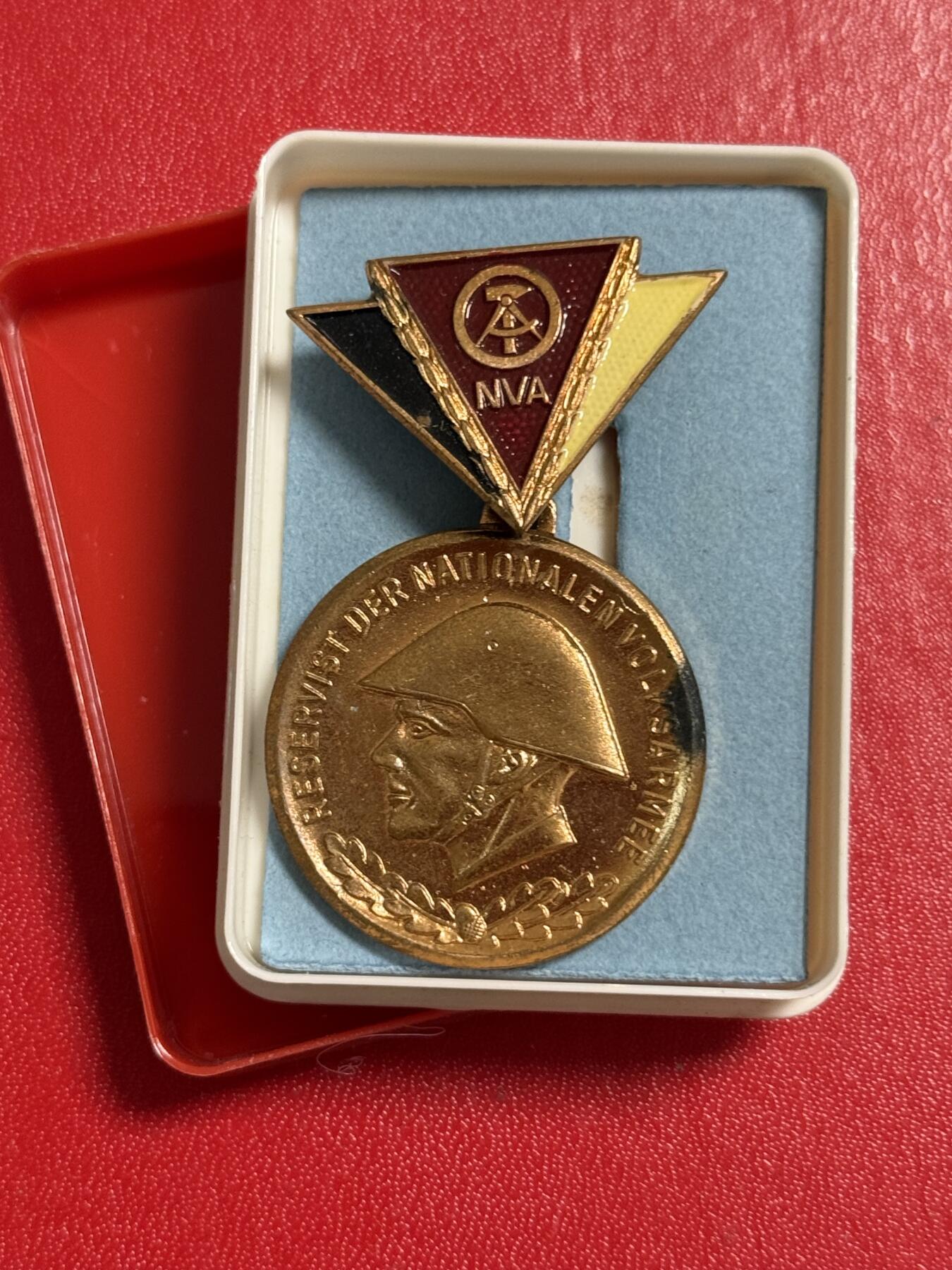 韵星假日军品类拍卖第50期 民主德国铜级人民军预备役优秀服务奖章带原盒