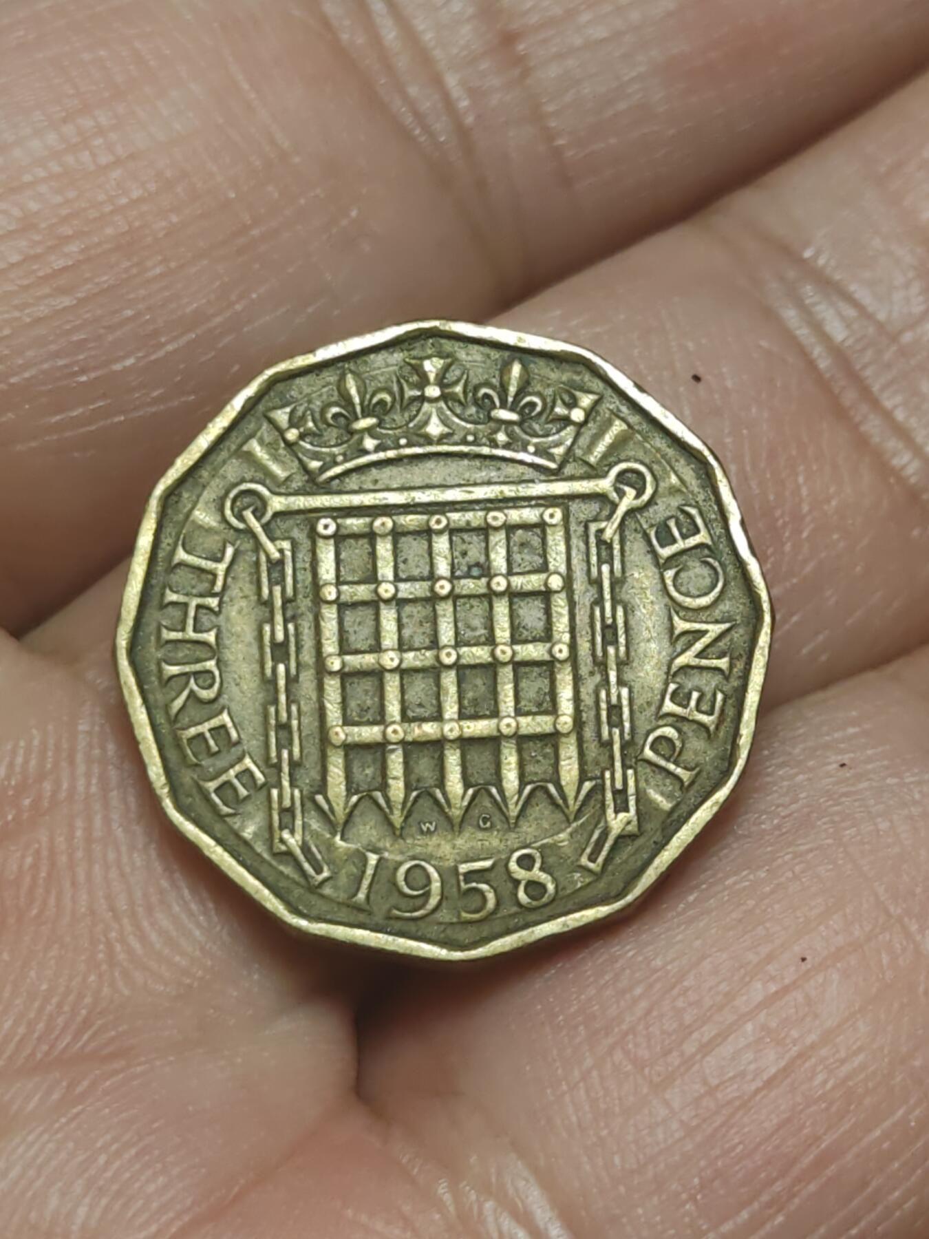 2026年第三十八场(总第二百零七场）外国好品散币场(免佣金) 英国🇬🇧1958年3便士(伊丽莎白二世青年桂冠第二版)