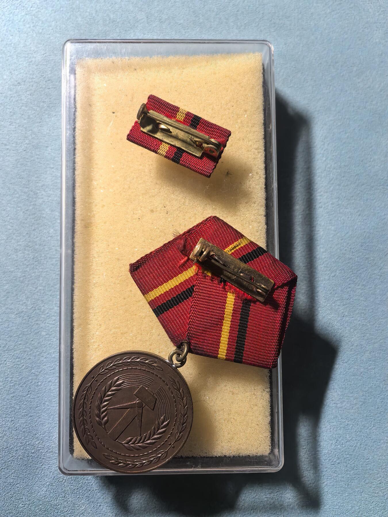 盛世勋华——号角文化勋章邮票专场拍卖第311期 东德铜级工人阶级战斗队功劳奖章 原盒原略