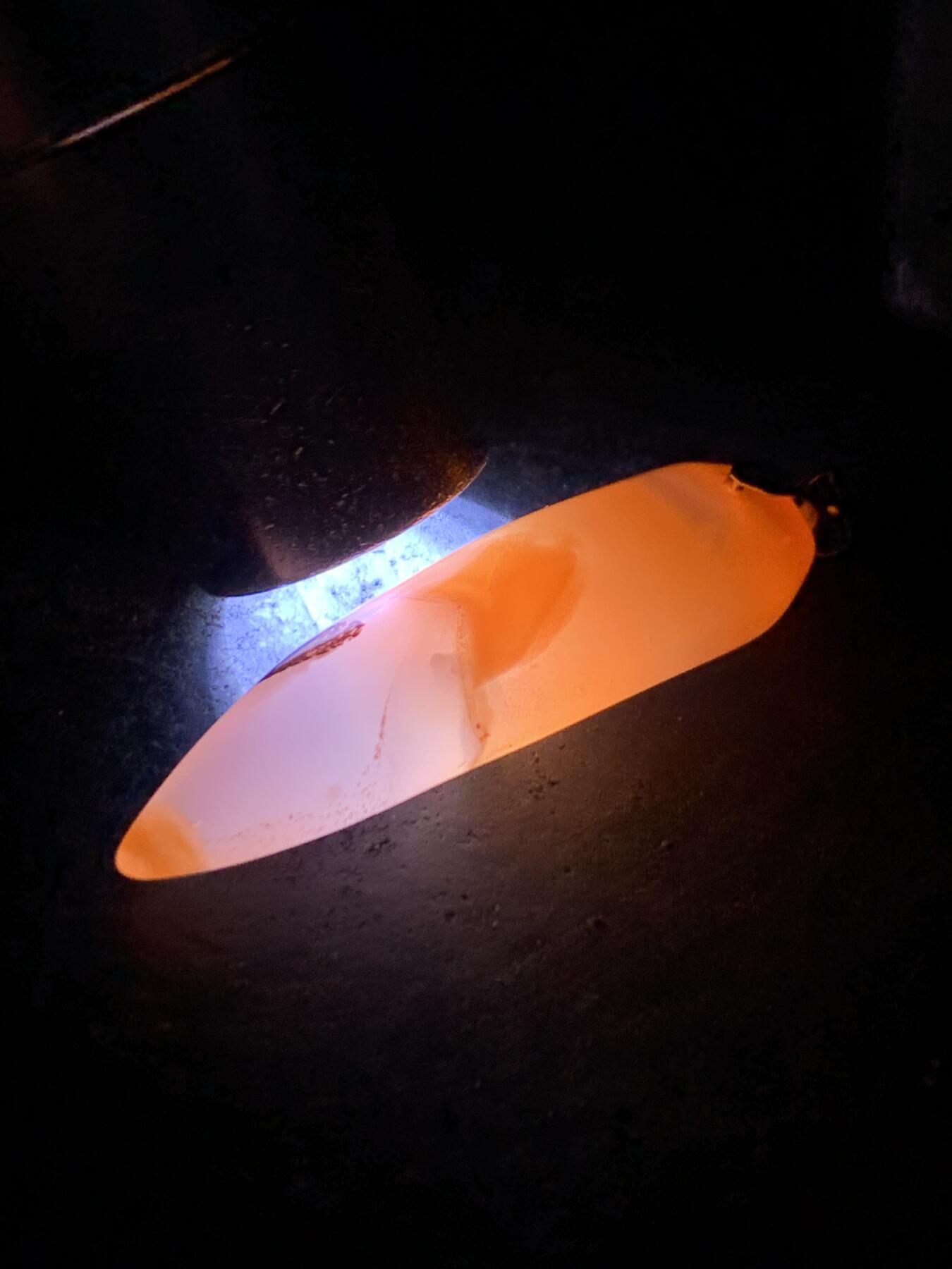 南红玛瑙荔枝冻飘火焰纹随形牙通货吊坠一个，