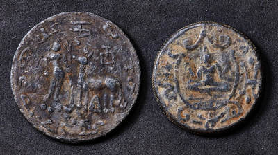 【俄甄集藏】2026年(050)04-01星期三 晚 19:30 全场包邮 - 东南亚地区16-19世纪湿婆与神鹿、佛塔与神龛寺庙祈福铅锡合金寺庙祈福钱，左：直径：37mm，重量：29.4克；右：直径：31mm，重量：31.3克