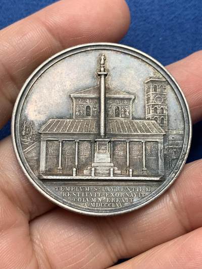 《竞宝斋》第475场 周日，周一 2场连拍 （全场包邮）欢迎送拍 - 梵蒂冈1865年教皇庇护九世，圣洛伦佐教堂纪念大银章。由梵蒂冈御用雕刻师L.Bianchi设计铸造，深色老包浆，味道好。直径：43.6mm，重：33.7g。