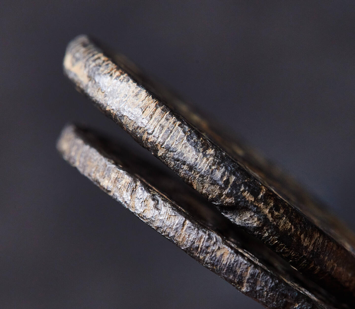 【俄甄集藏】2026年(050)04-01星期三 晚 19:30 全场包邮 东南亚地区16-19世纪湿婆与神鹿、佛塔与神龛寺庙祈福铅锡合金寺庙祈福钱，左：直径：37mm，重量：29.4克；右：直径：31mm，重量：31.3克