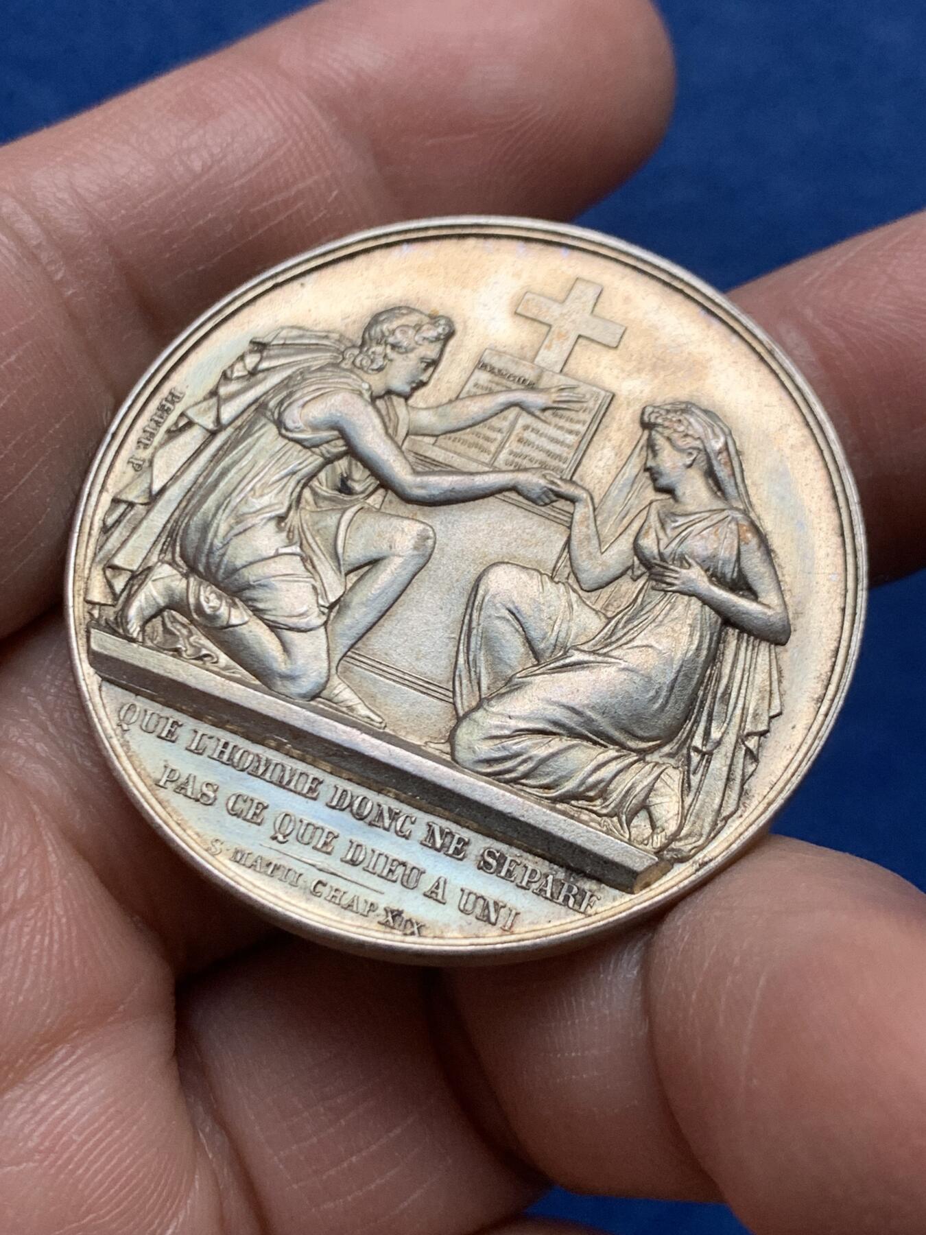 《竞宝斋》第475场 周日，周一 2场连拍 （全场包邮）欢迎送拍 法国结婚纪念银章，25.43g，39.1mm，丰饶角边铭，状态不错，大直径，背面手工刻字