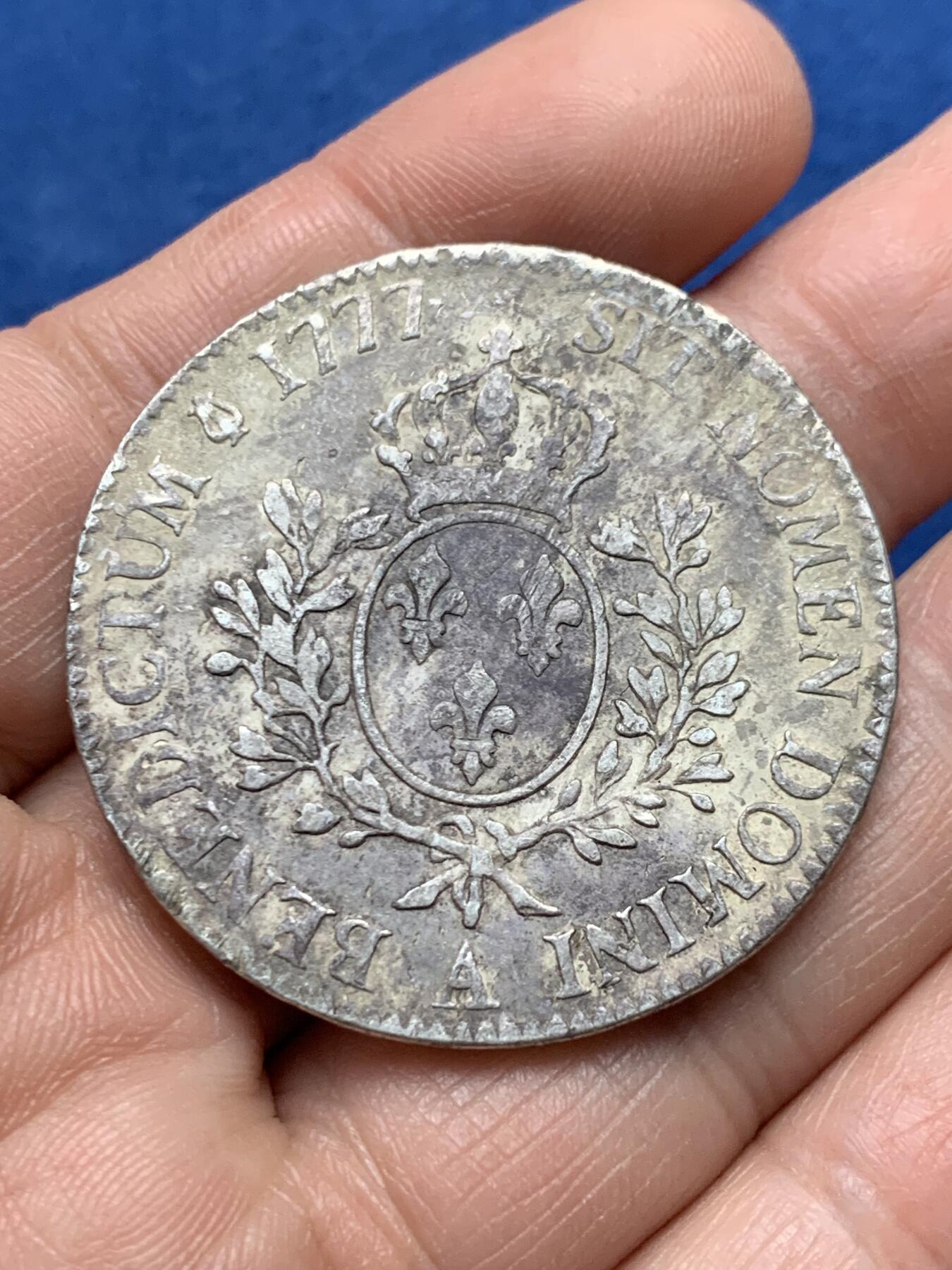 《竞宝斋》第475场 周日，周一 2场连拍 （全场包邮）欢迎送拍 法国1777年路易十六1埃居银币 29克 少许减重痕