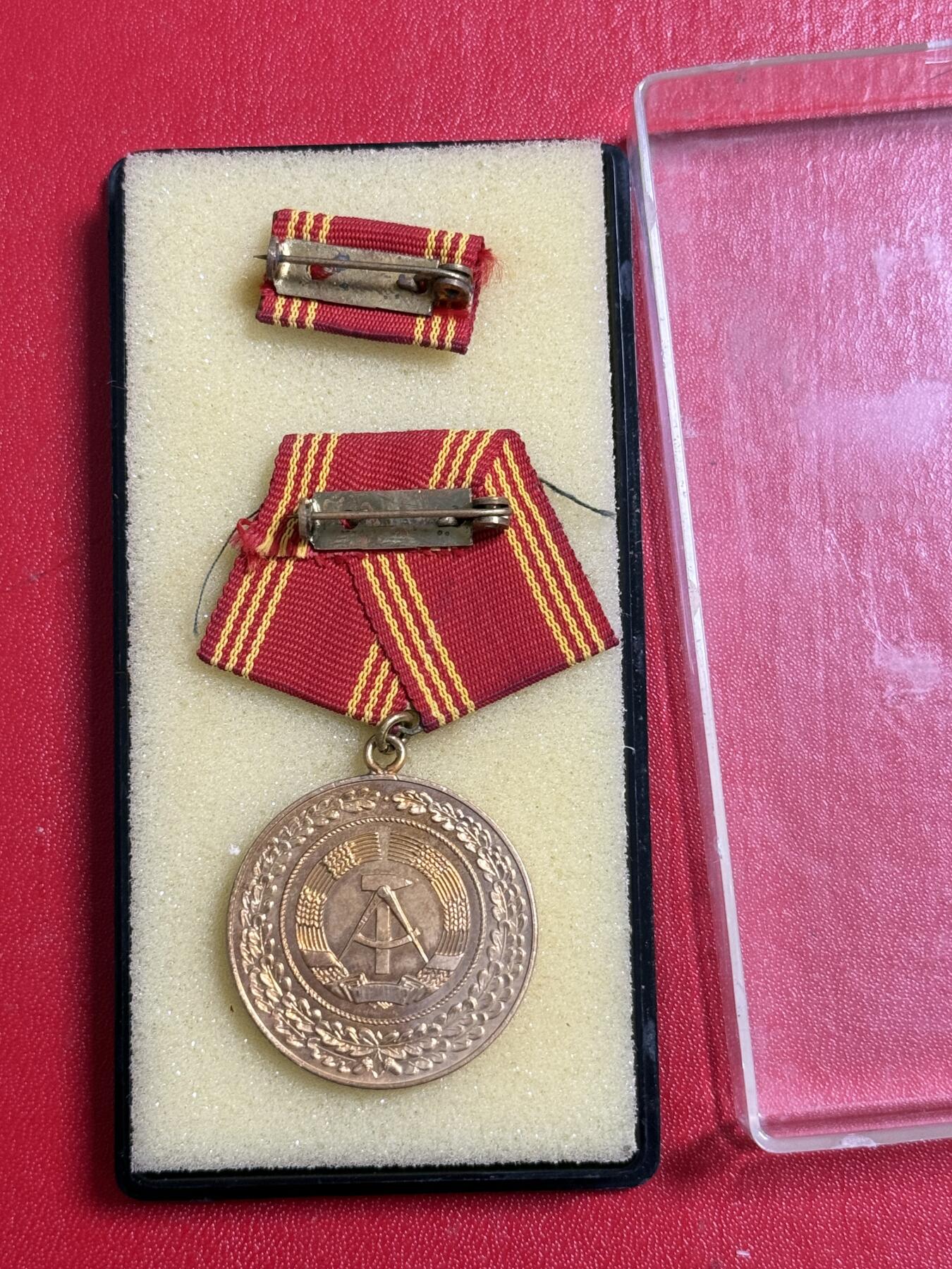 韵星假日军品类拍卖第50期 民主德国内务部特级一等忠诚服务奖章带原盒略