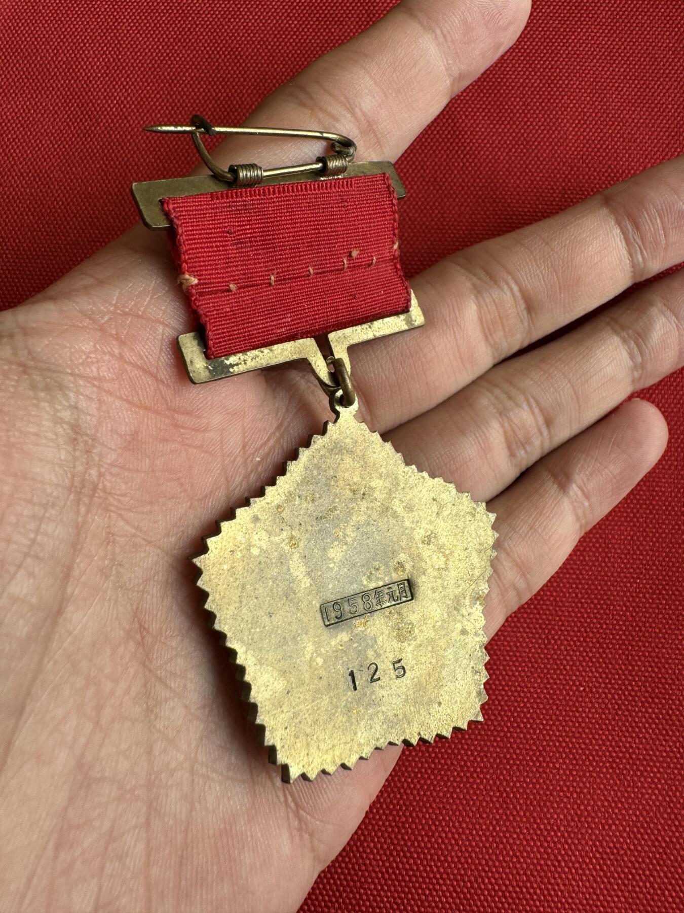 五哥徽章群   29号周日晚上八点4群联拍 铜章