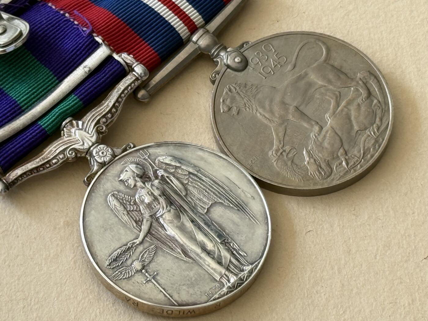 云宸嘉赏-勋臻文献佳藏优品精选场次（低佣 转发佣金红包） 英国乔治六世奖章联排 二战奖章➕陆军常规服役奖章（银质）带巴勒斯坦勋条！品相很好 ，授予皇家炮兵