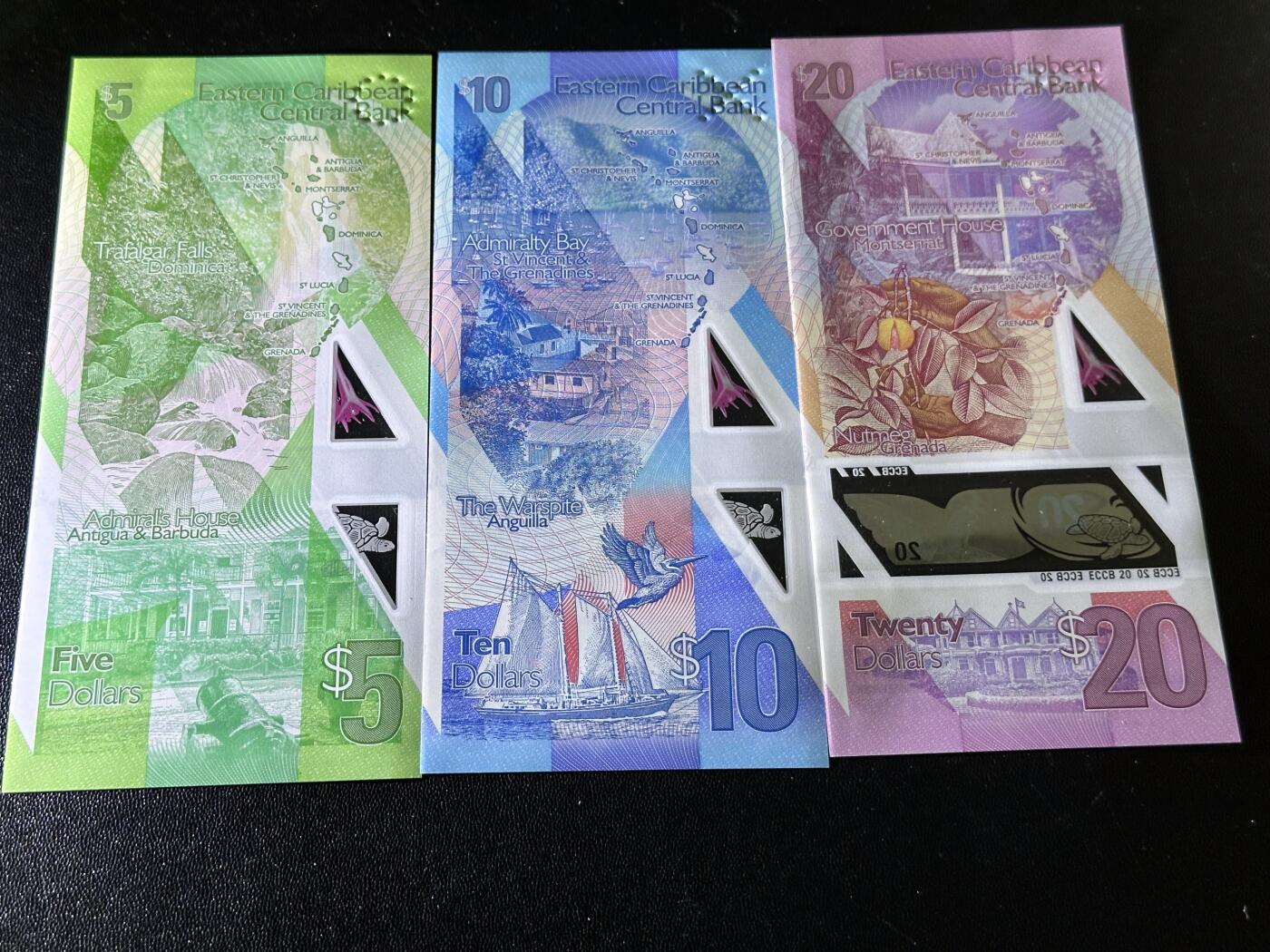 《外钞收藏家》第六百二十二期（精品场）（长期征集拍品、欢迎藏友们联系合作） 东加勒比5、10、20 三张最新版塑料钞一起 全新UNC