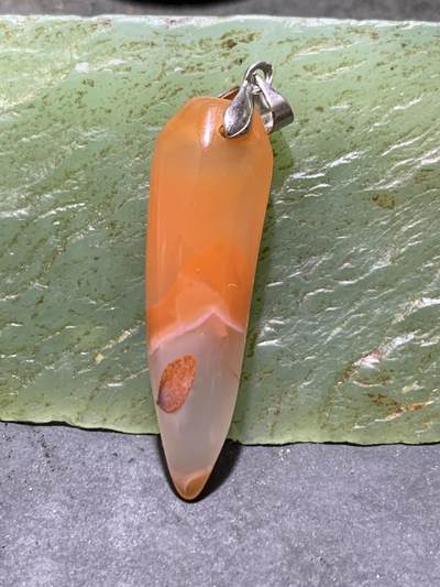 南红玛瑙荔枝冻飘火焰纹随形牙通货吊坠一个， - 南红玛瑙荔枝冻飘火焰纹随形牙通货吊坠一个，