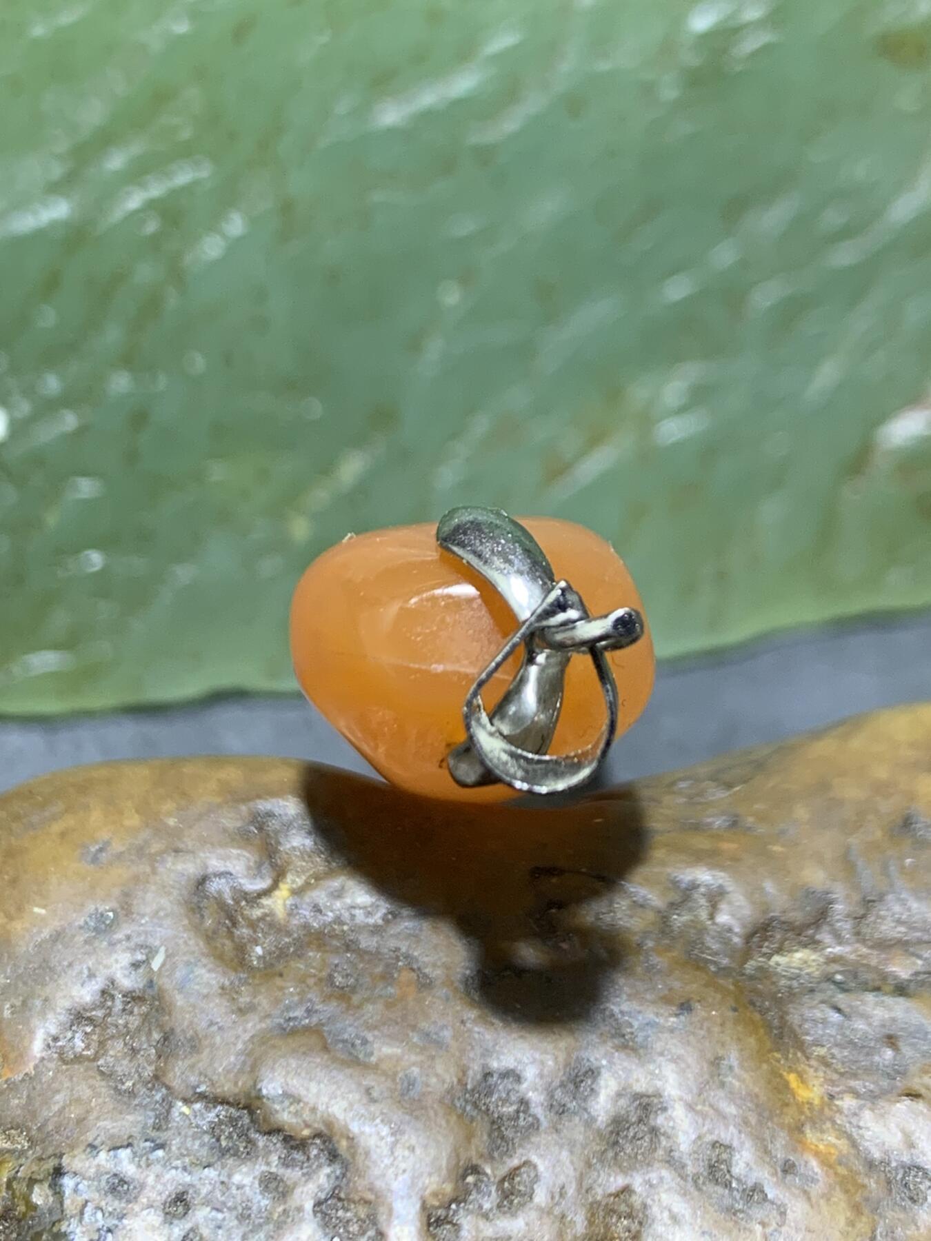 南红玛瑙荔枝冻飘火焰纹随形牙通货吊坠一个，