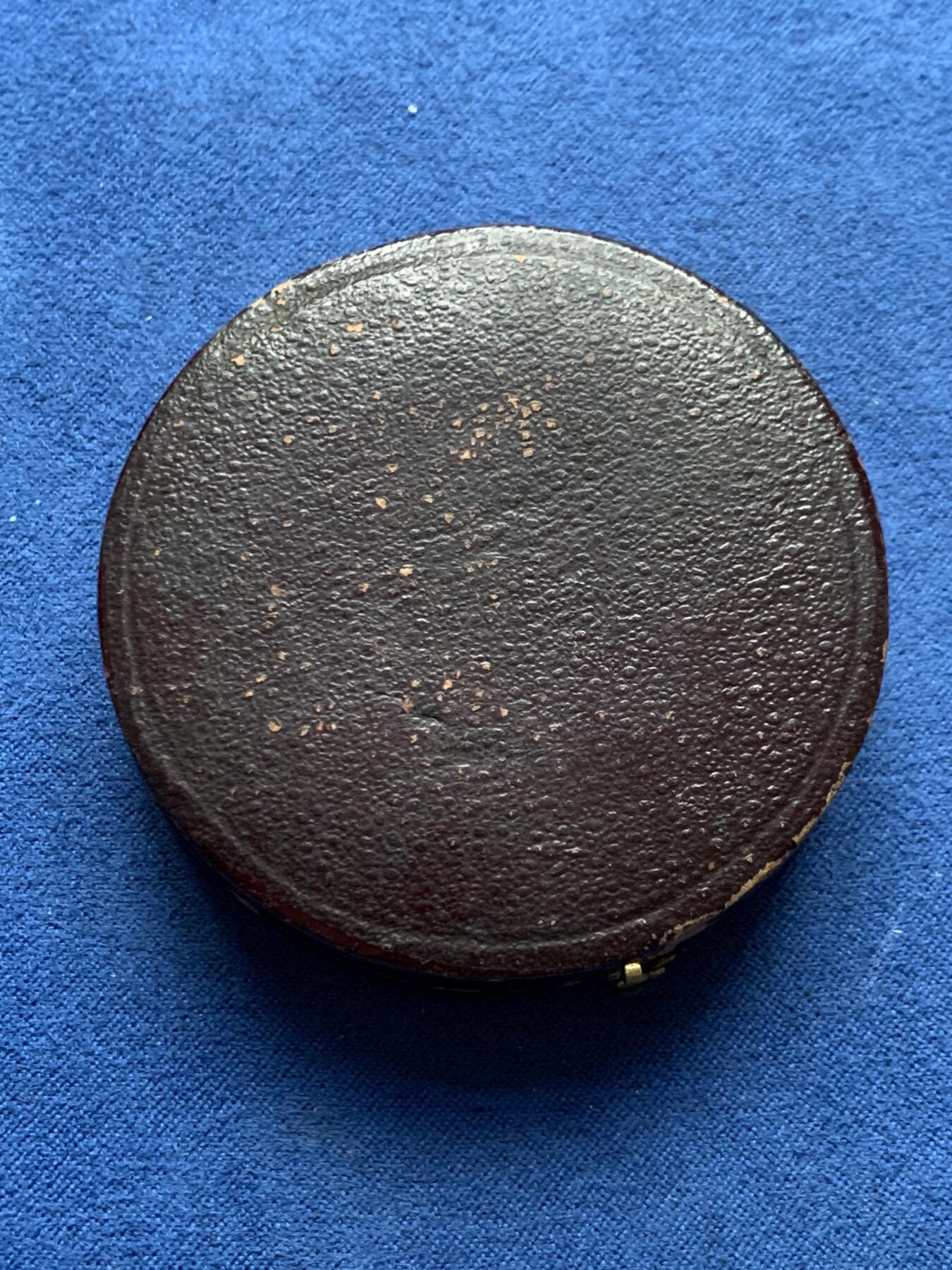 《竞宝斋》第475场 周日，周一 2场连拍 （全场包邮）欢迎送拍 法国狩猎者纪念铜章 50.2克 49.3mm 带盒