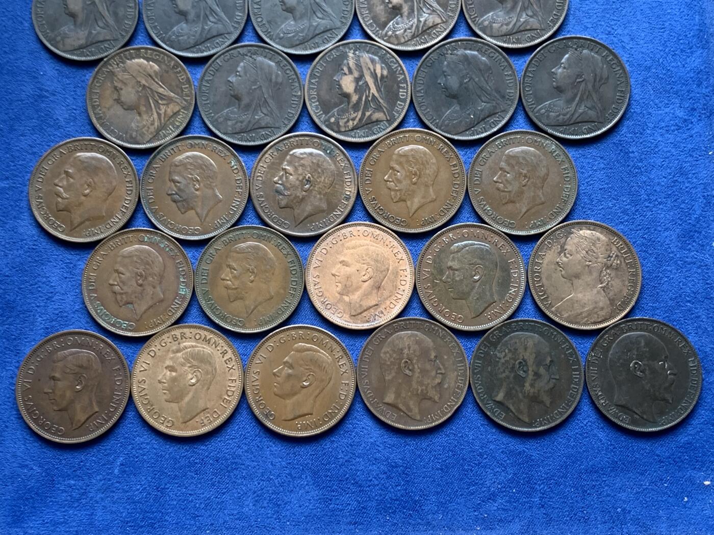 《竞宝斋》第475场 周日，周一 2场连拍 （全场包邮）欢迎送拍 51枚一组 英国1便士铜币 各个年份 品种丰富 总重479.4克