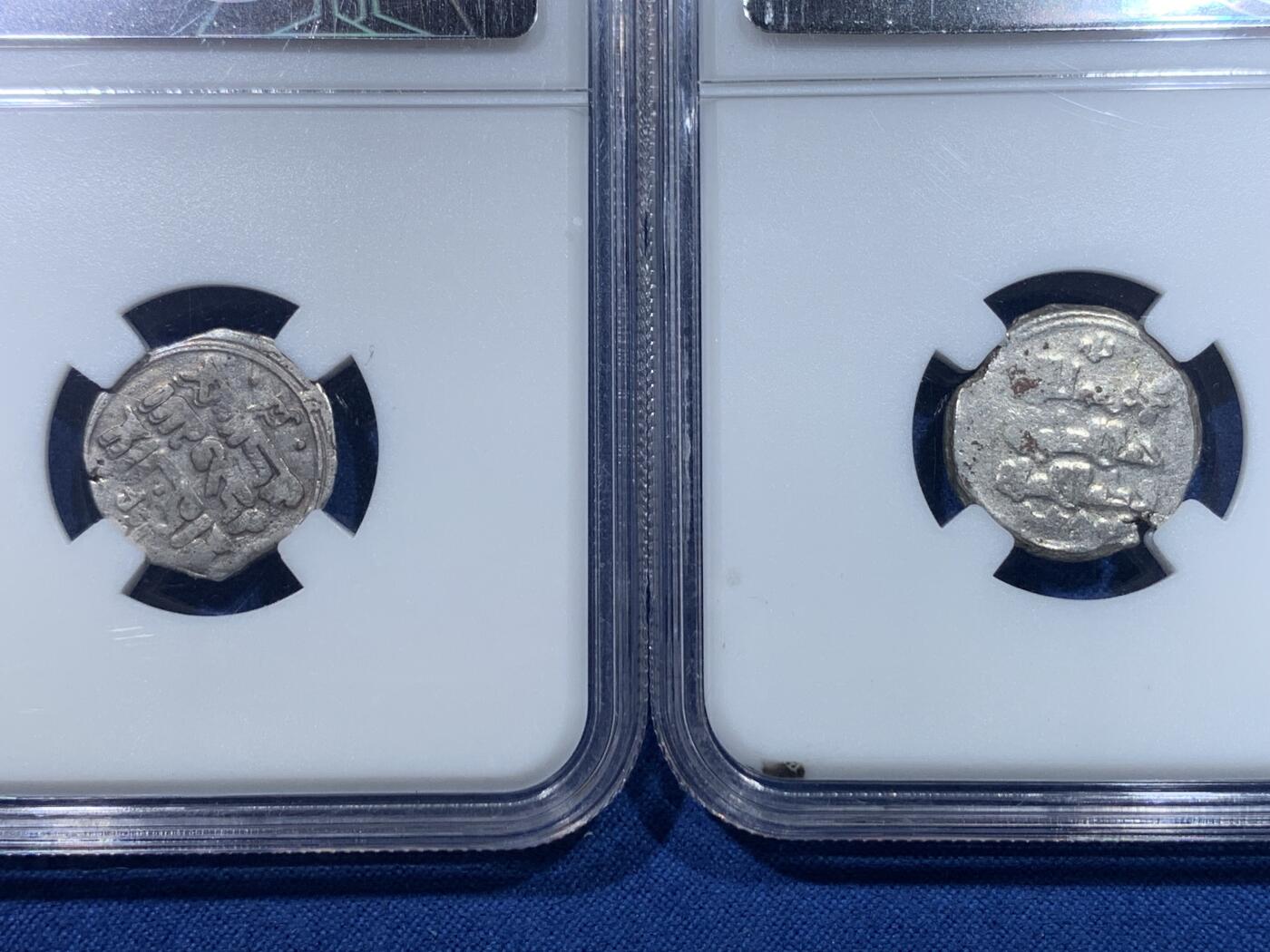 《竞宝斋》第475场 周日，周一 2场连拍 （全场包邮）欢迎送拍 两枚一组 众诚详评 CH VF 哥疾宁王朝银币 公元999-1030年马哈茂德时期1迪尔汉姆 + 公元1030-1042年马斯乌德一世时期1迪尔汉姆，专业点评标签，状态如图，传世美品。
